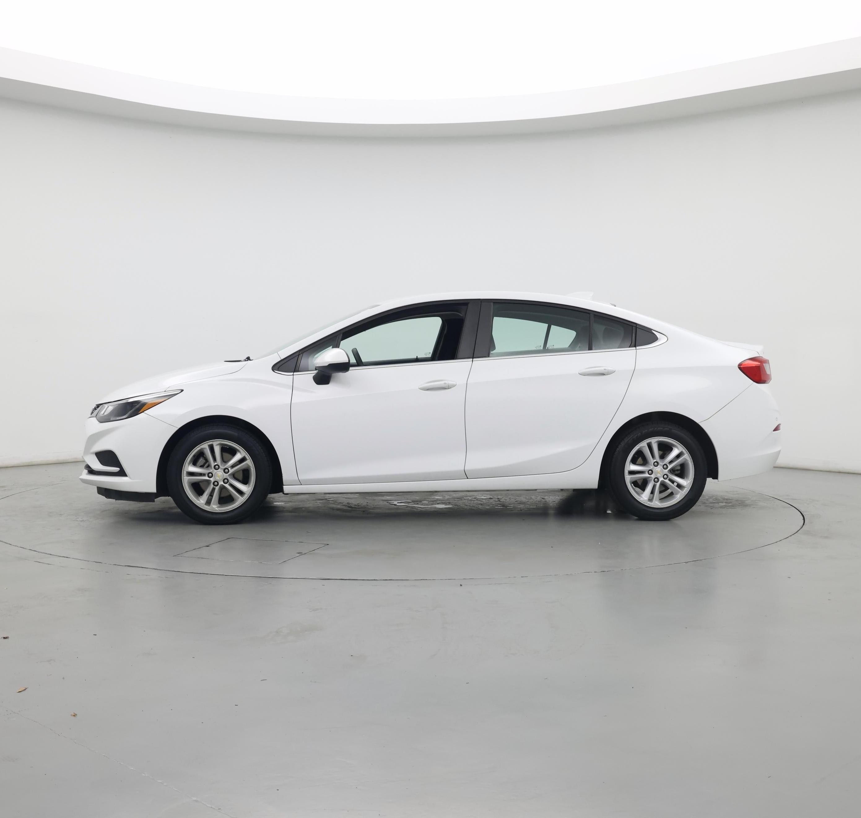 Thumbnail: 2018 Chevrolet Cruze - 3