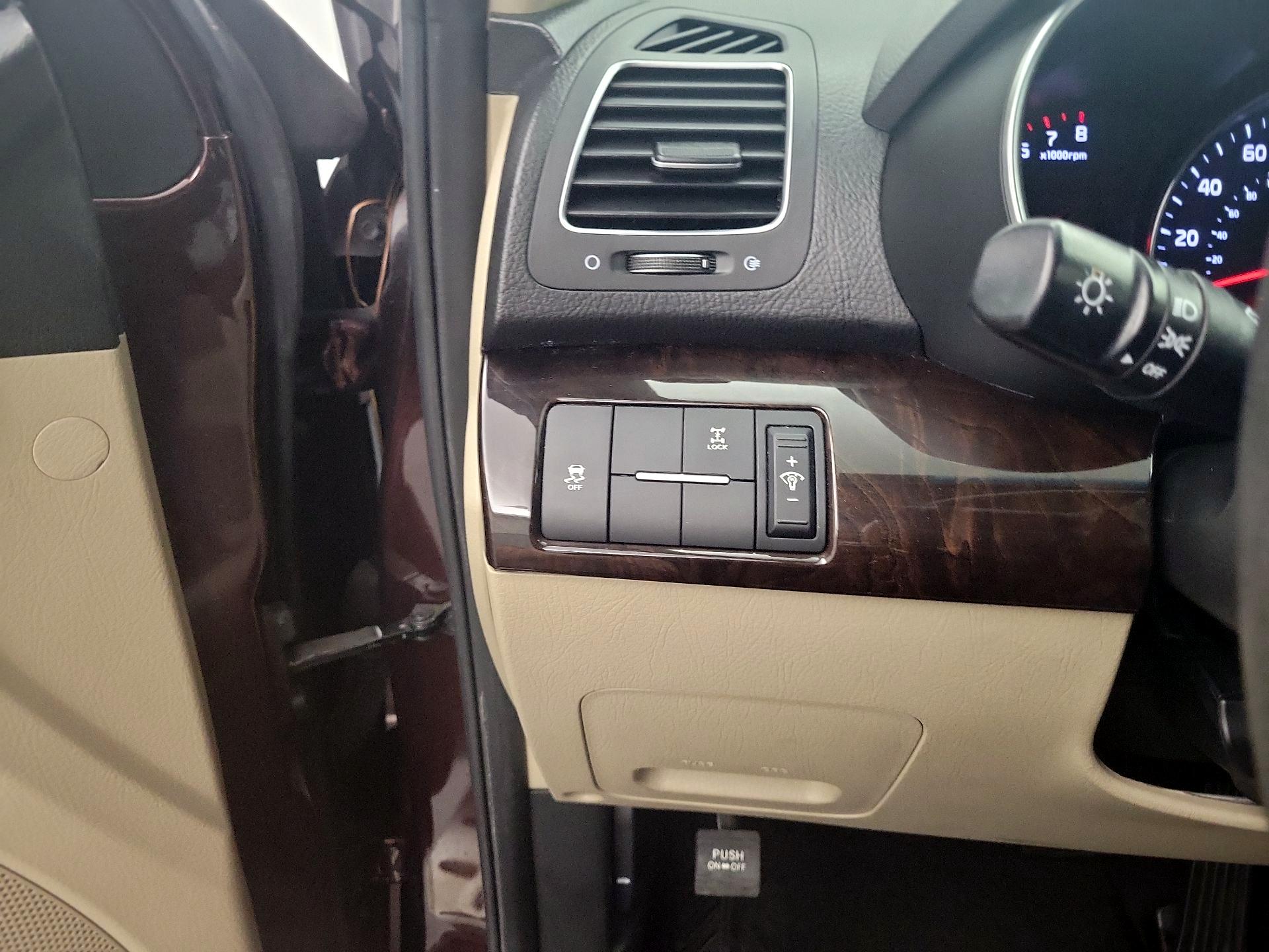Thumbnail: 2015 Kia Sorento - 13