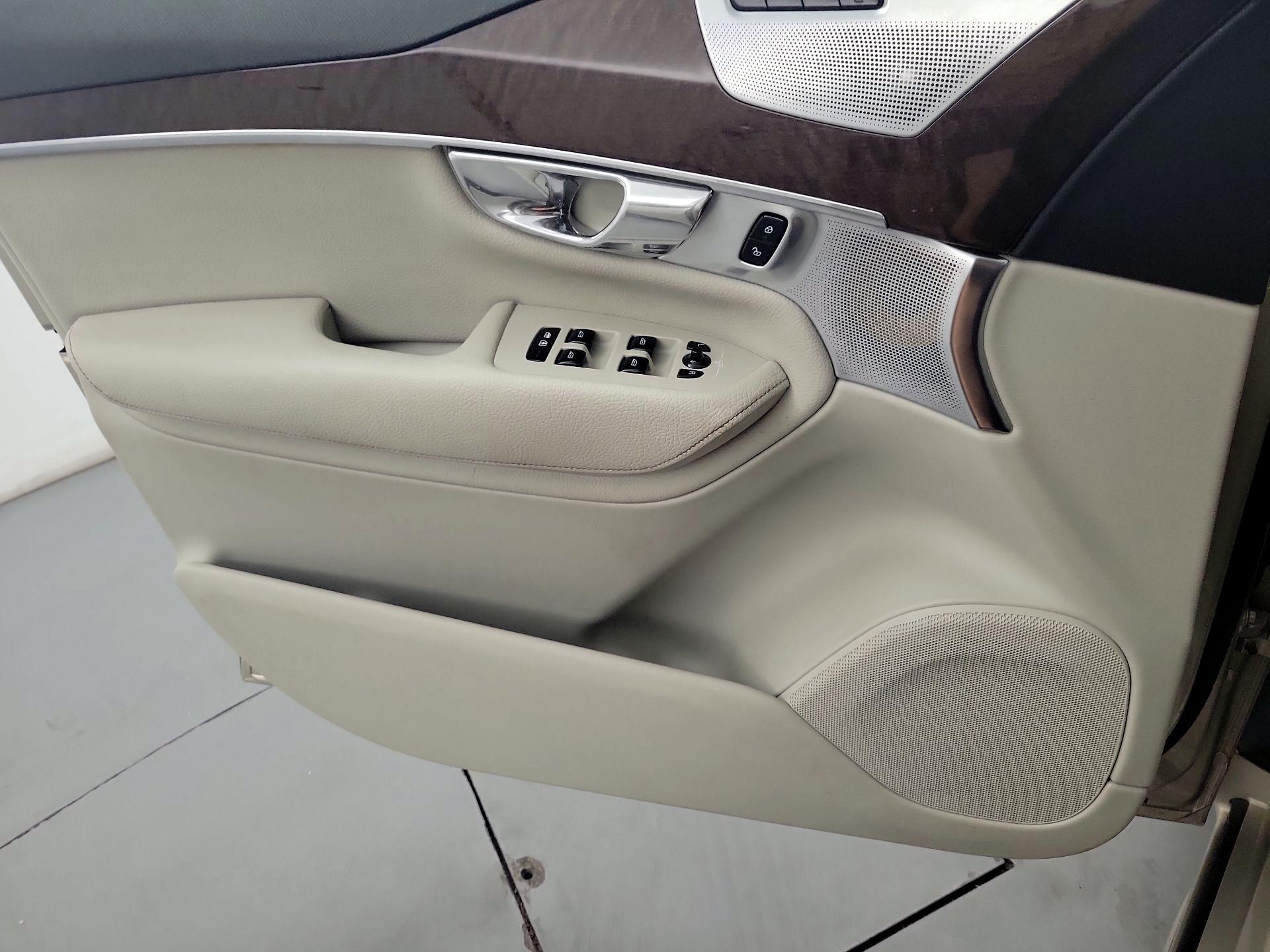 Thumbnail: 2016 Volvo XC90 - 12