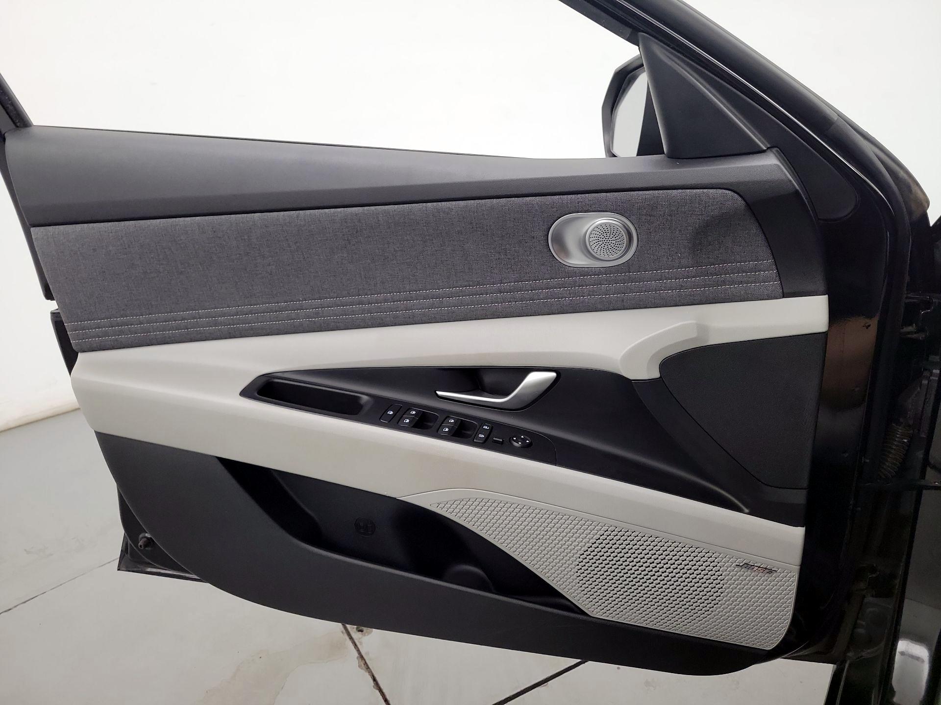 Thumbnail: 2021 Hyundai Elantra - 12