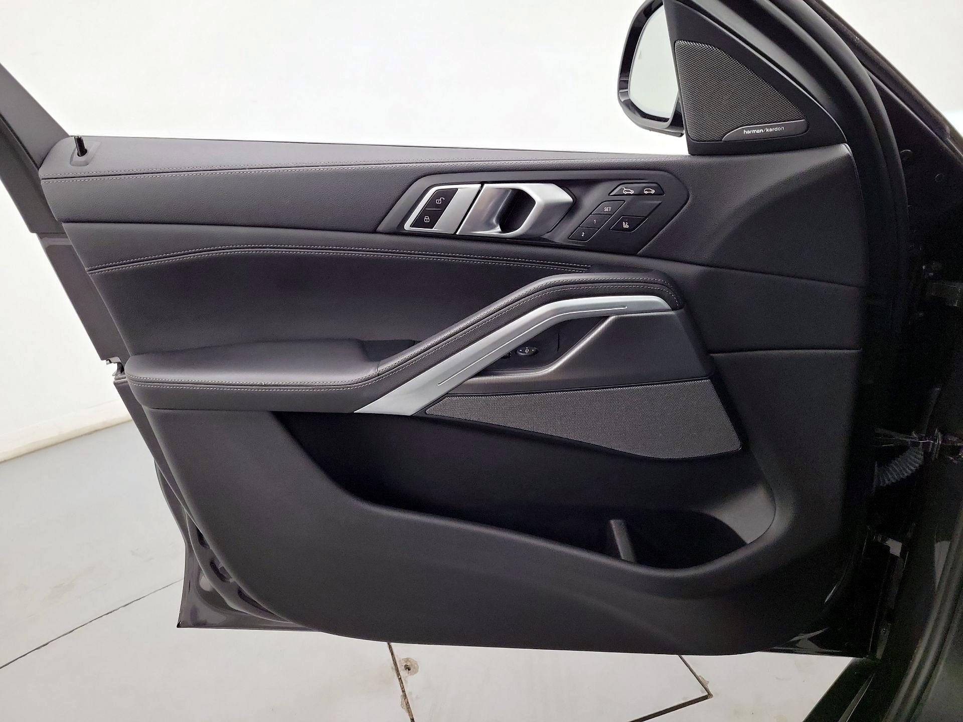 Thumbnail: 2021 BMW X6 - 12