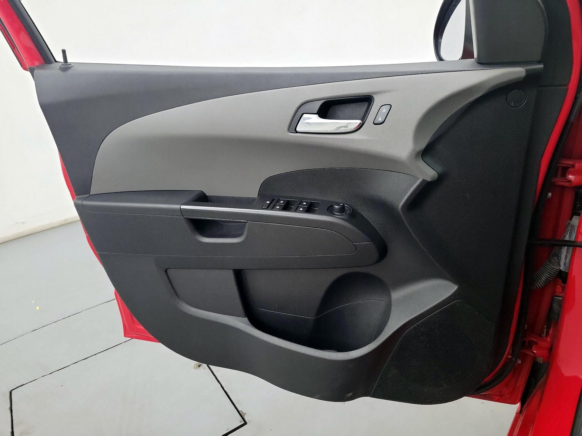 Thumbnail: 2016 Chevrolet Sonic - 12