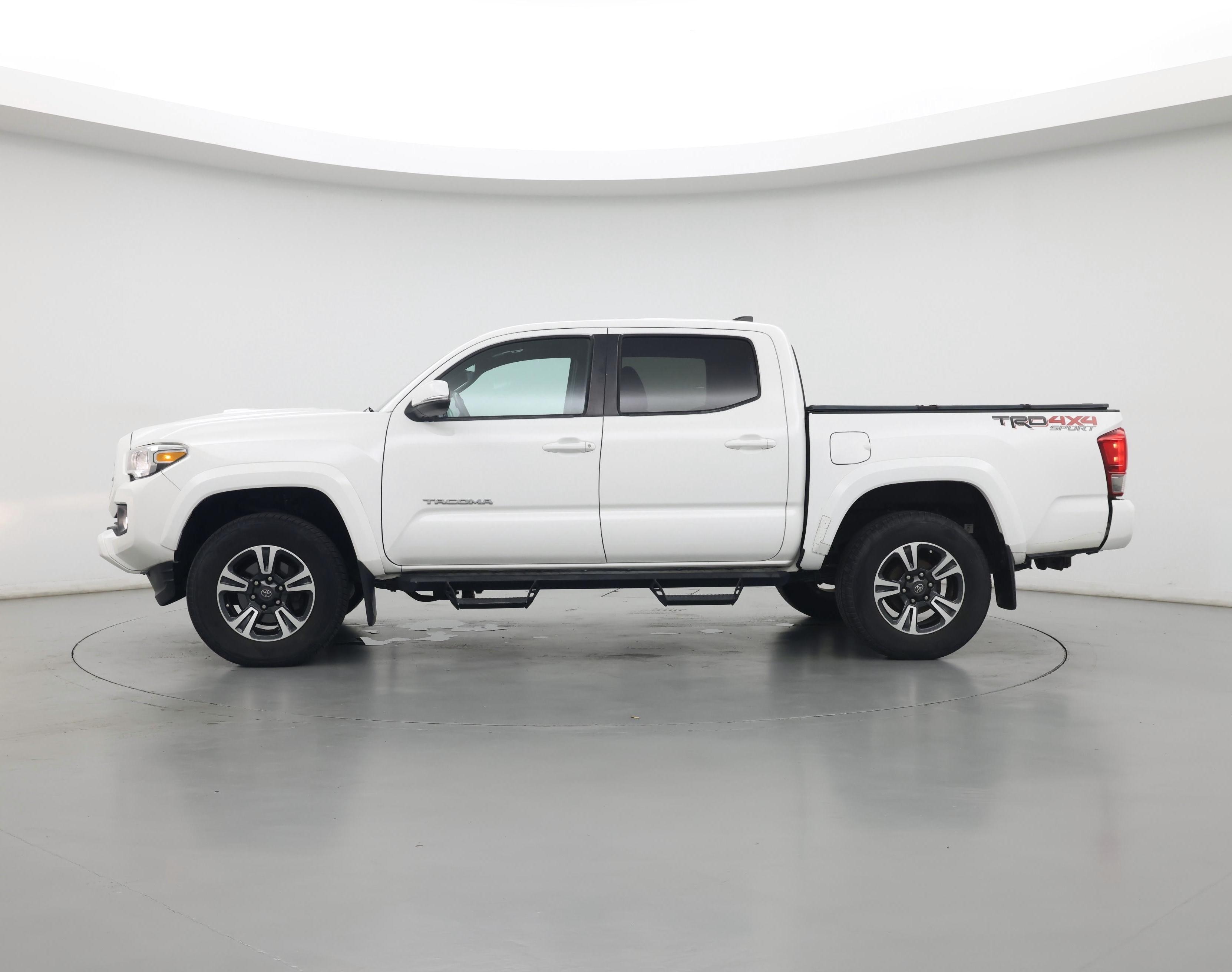 Thumbnail: 2017 Toyota Tacoma - 3