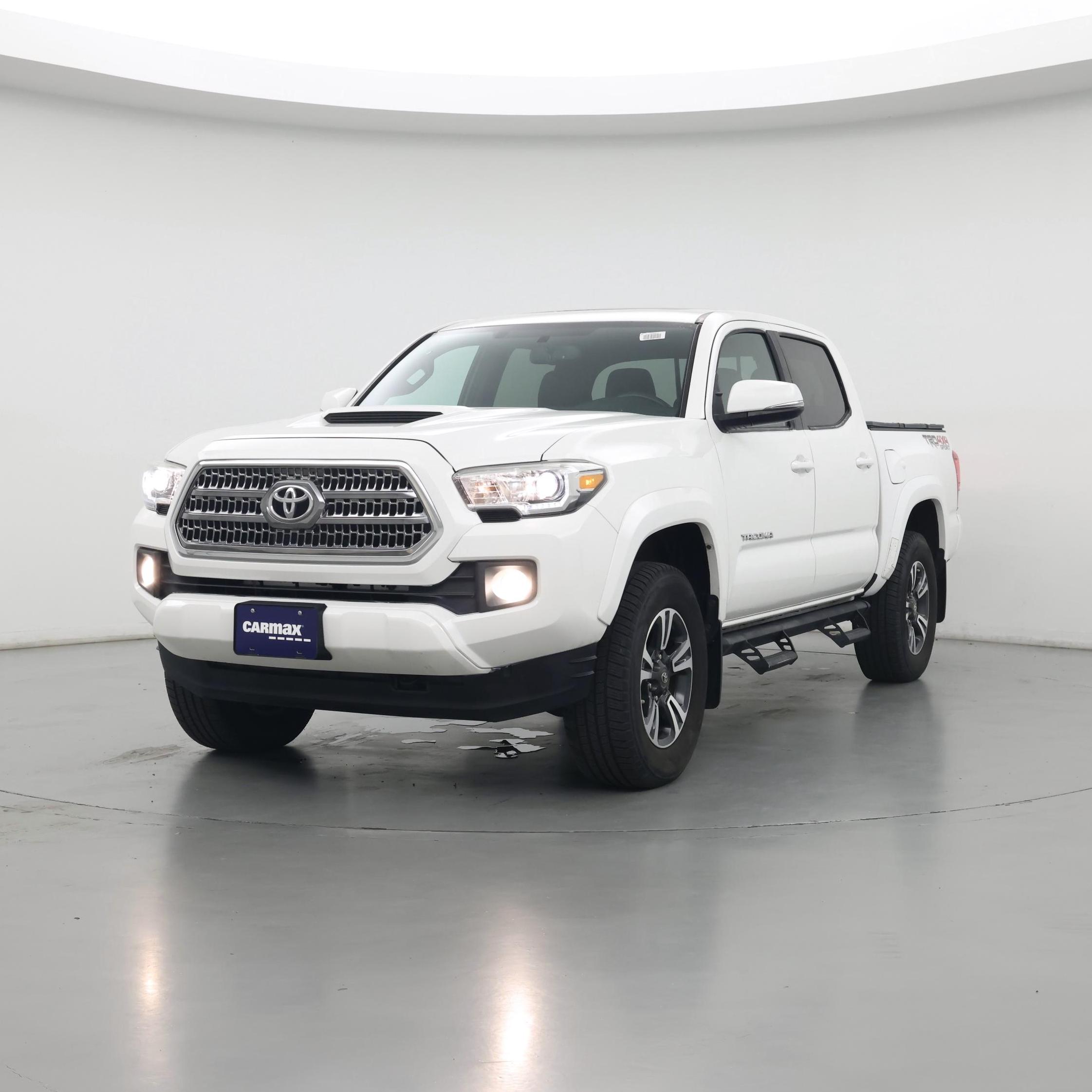Thumbnail: 2017 Toyota Tacoma - 4