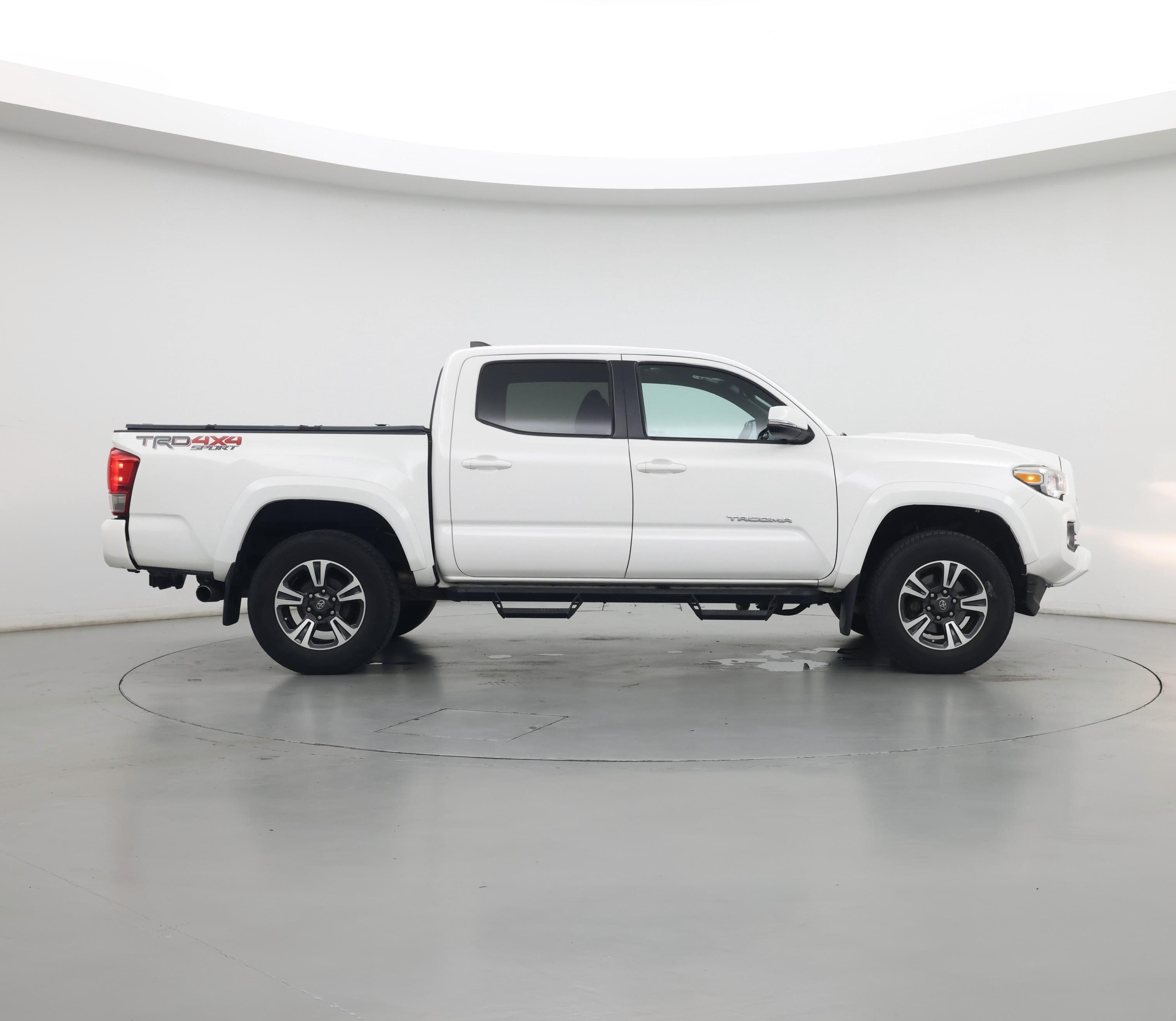 Thumbnail: 2017 Toyota Tacoma - 7