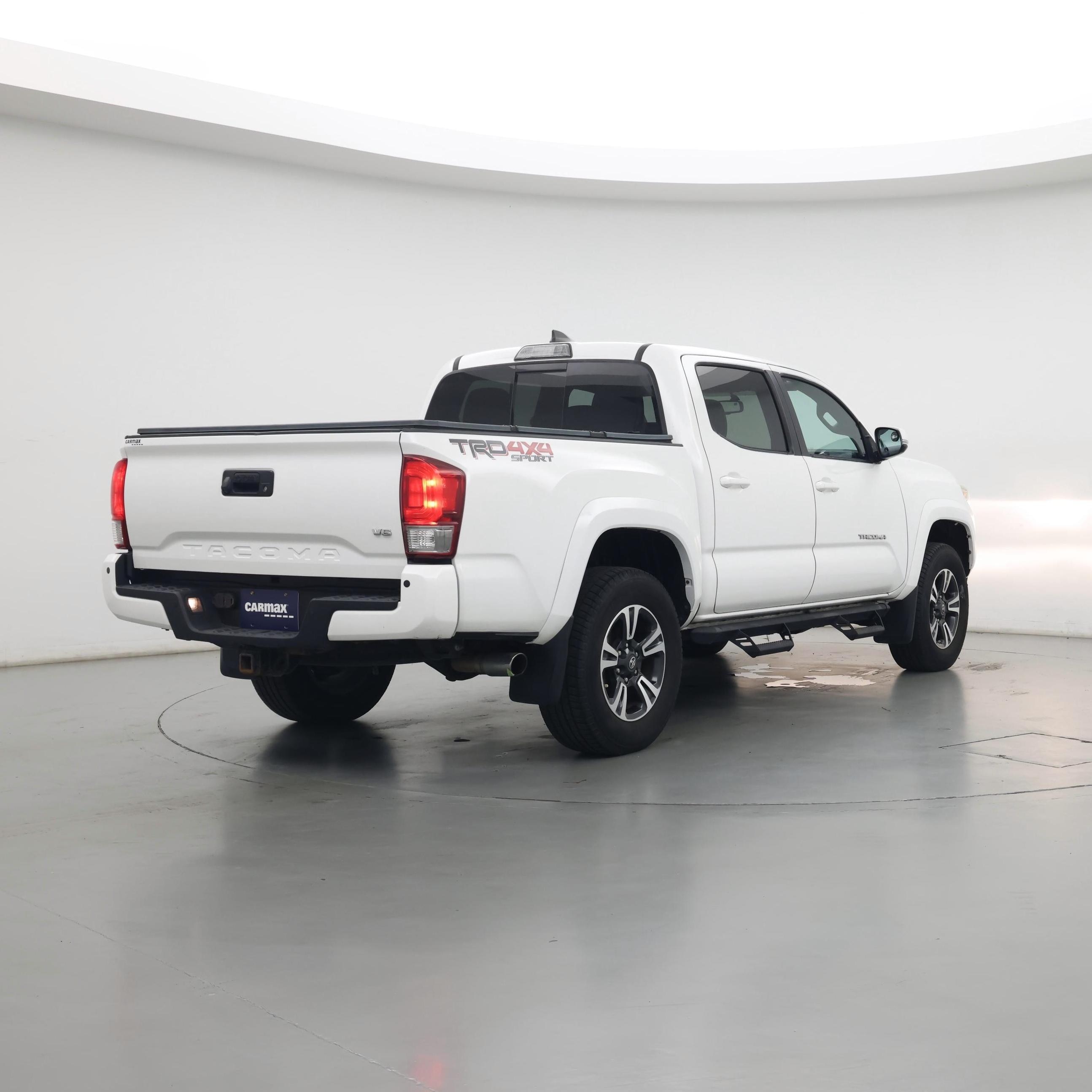 Thumbnail: 2017 Toyota Tacoma - 8