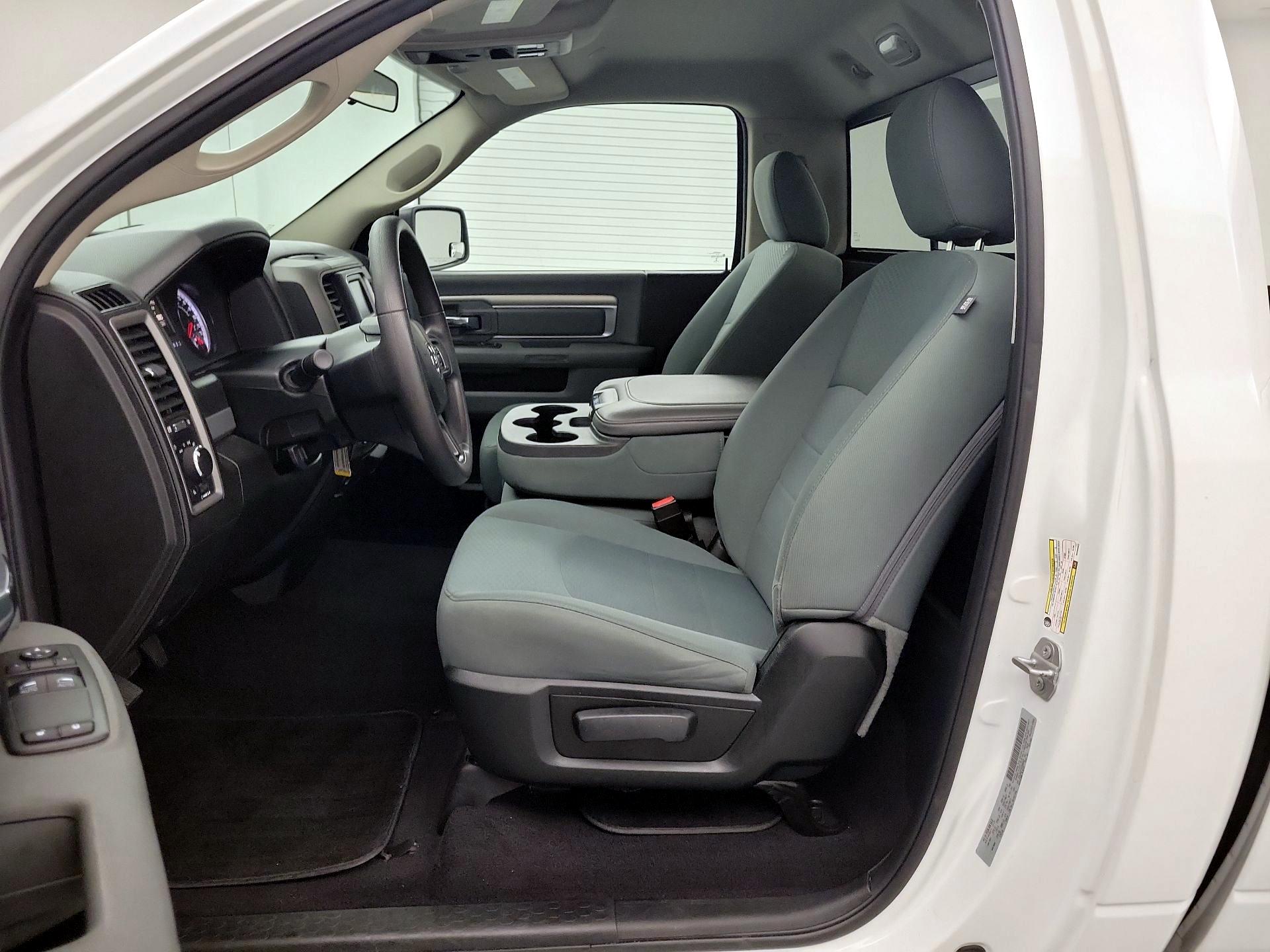 Thumbnail: 2019 RAM 1500 Classic - 11
