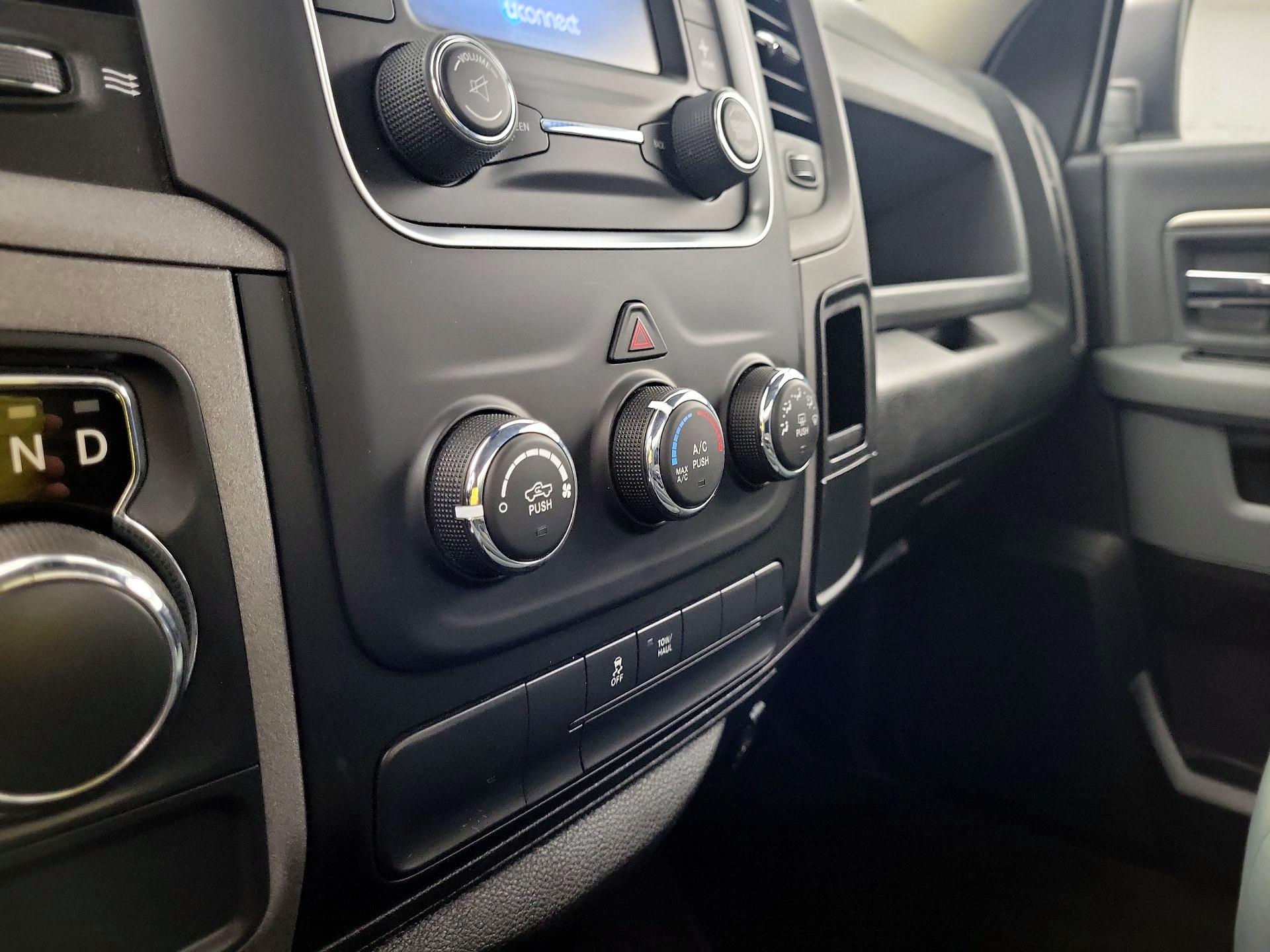 Thumbnail: 2019 RAM 1500 Classic - 15