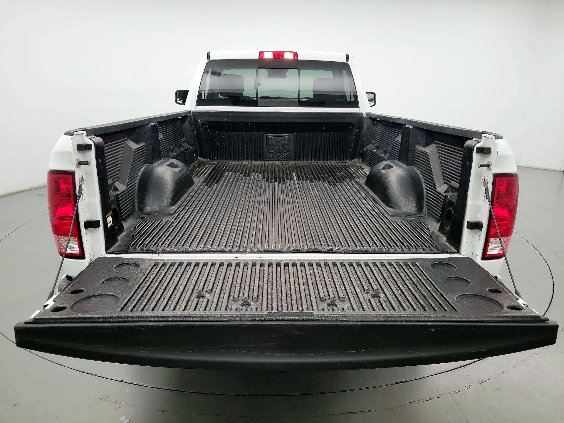 Thumbnail: 2019 RAM 1500 Classic - 18