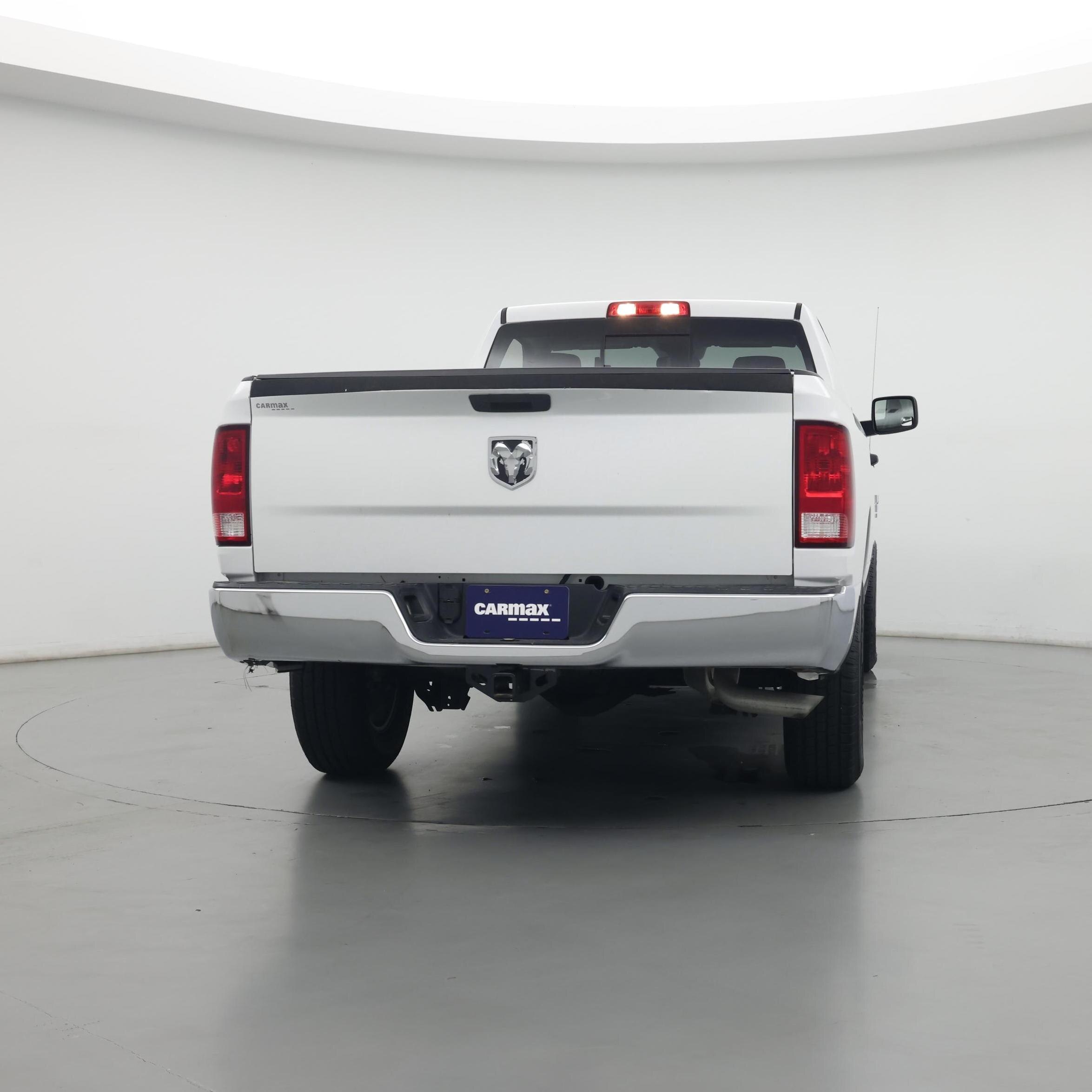 Thumbnail: 2019 RAM 1500 Classic - 3