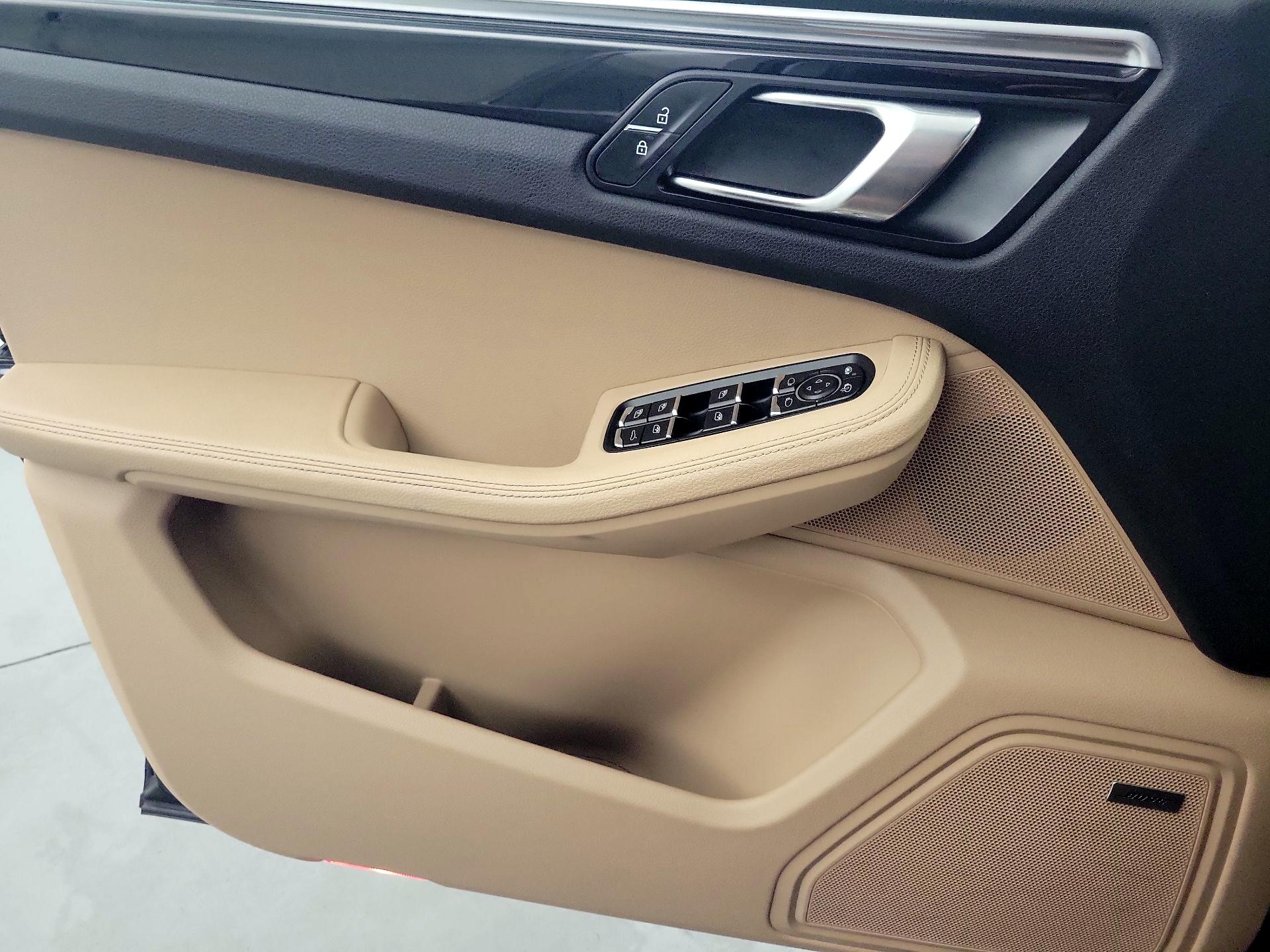 Thumbnail: 2021 Porsche Macan - 12