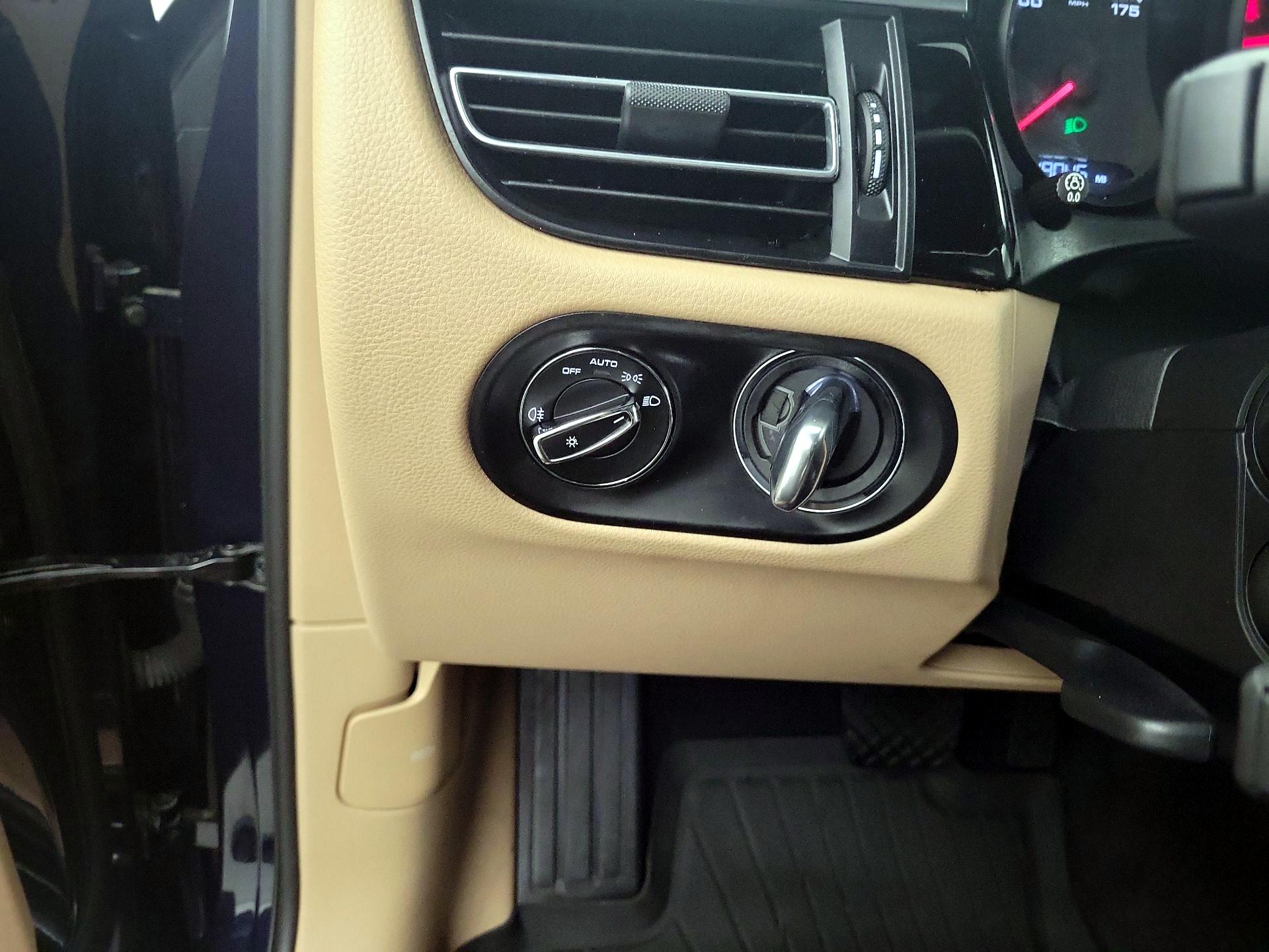 Thumbnail: 2021 Porsche Macan - 13