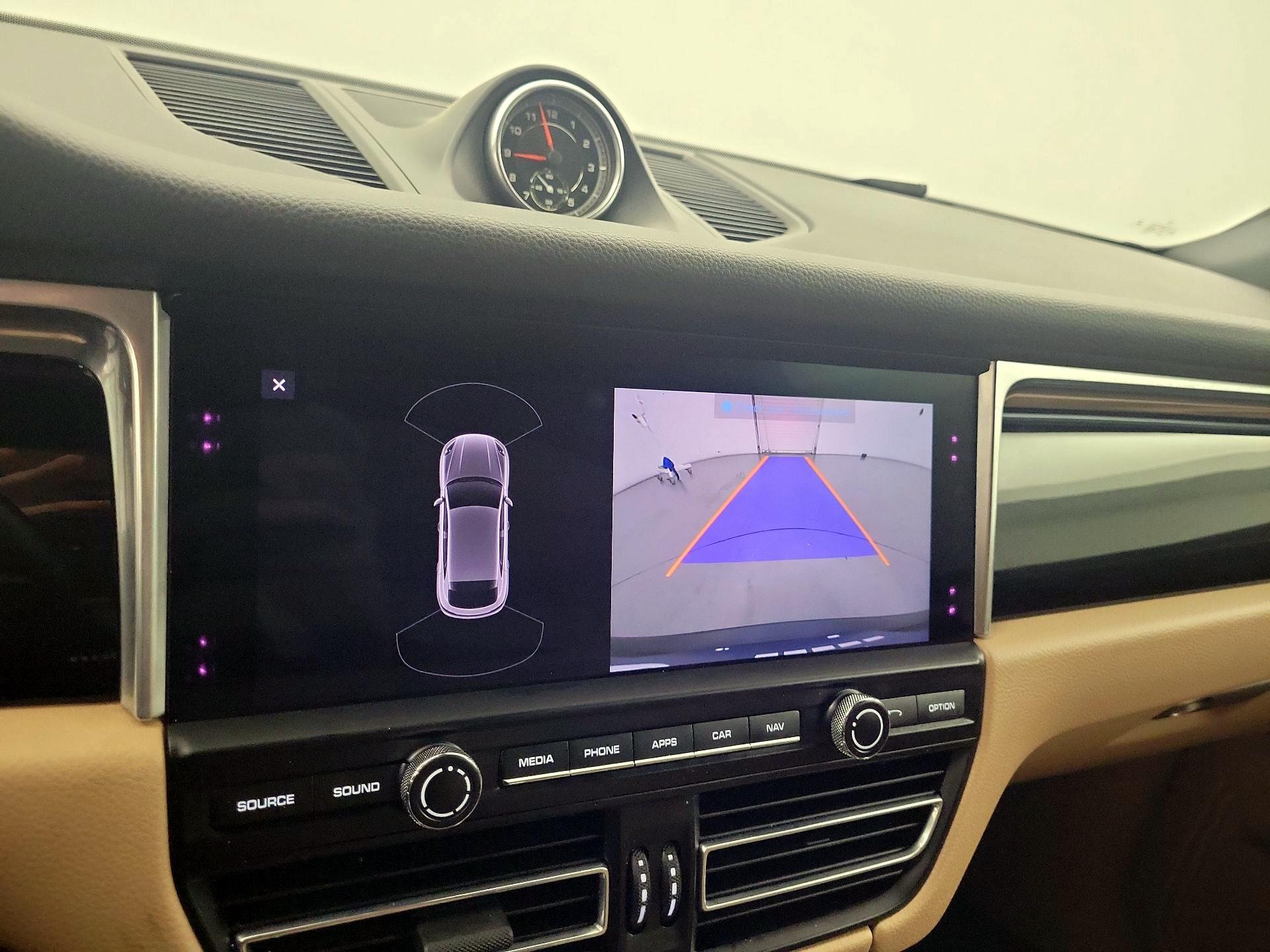 Thumbnail: 2021 Porsche Macan - 15