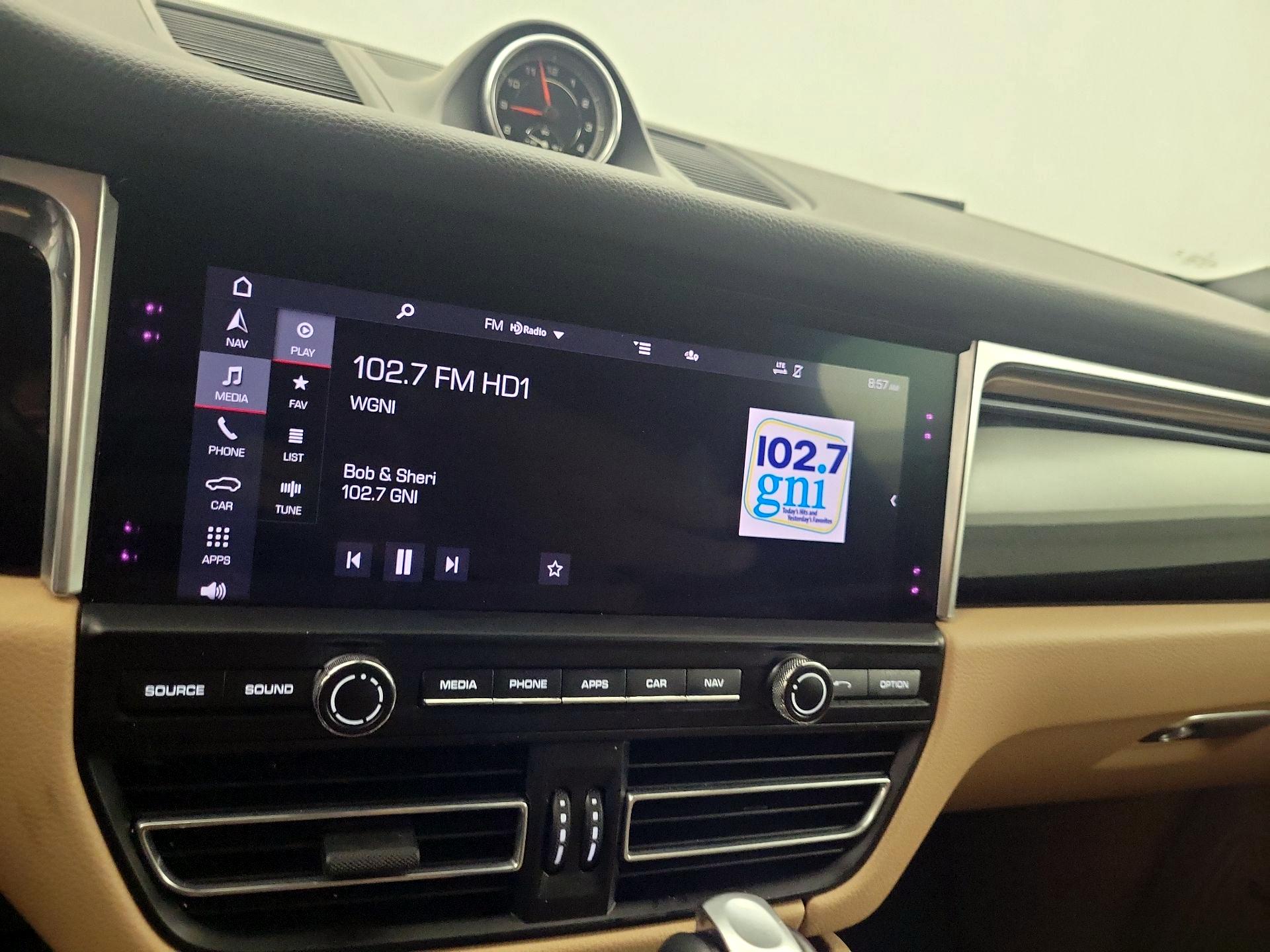 Thumbnail: 2021 Porsche Macan - 16