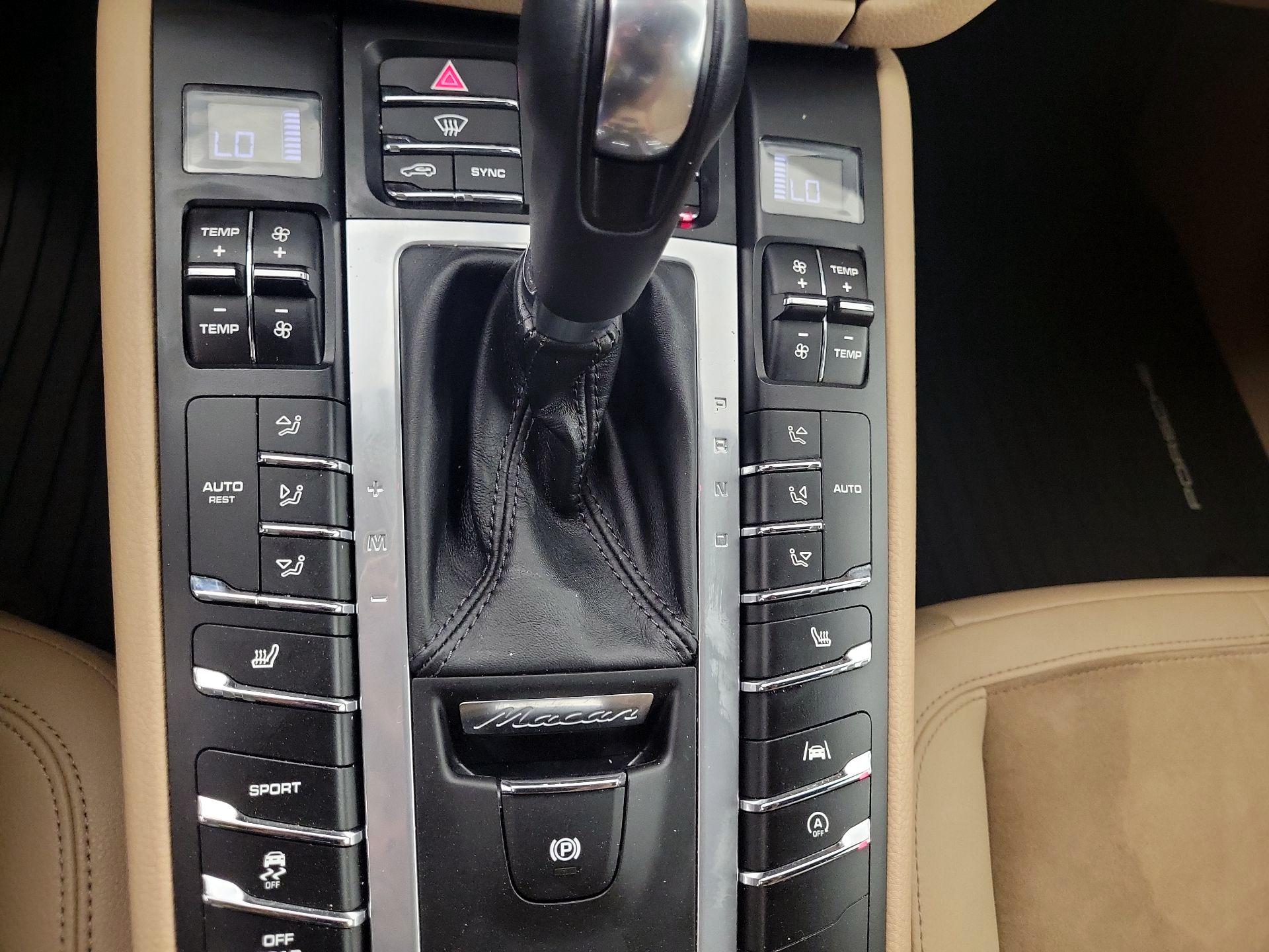 Thumbnail: 2021 Porsche Macan - 17