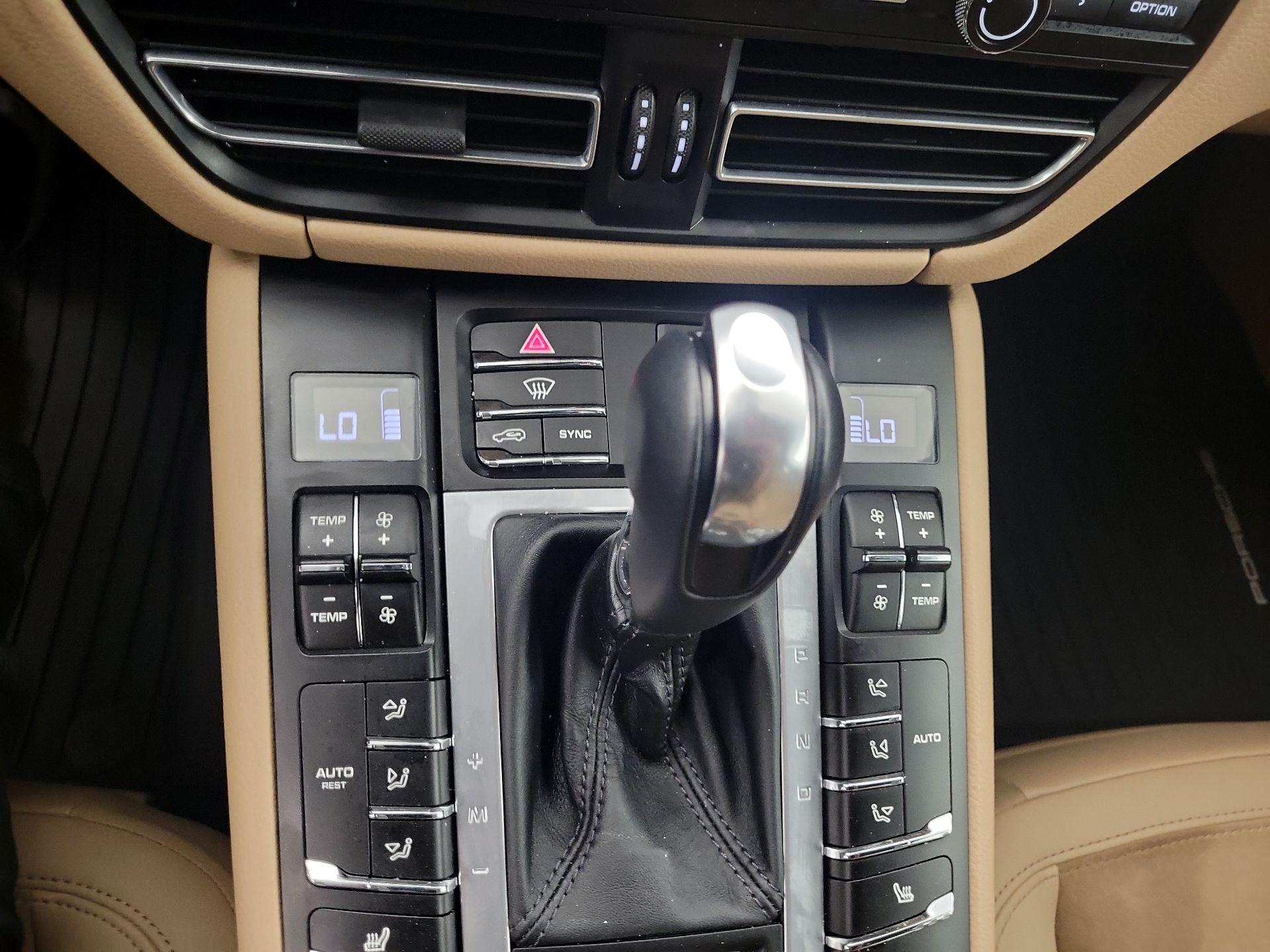 Thumbnail: 2021 Porsche Macan - 18