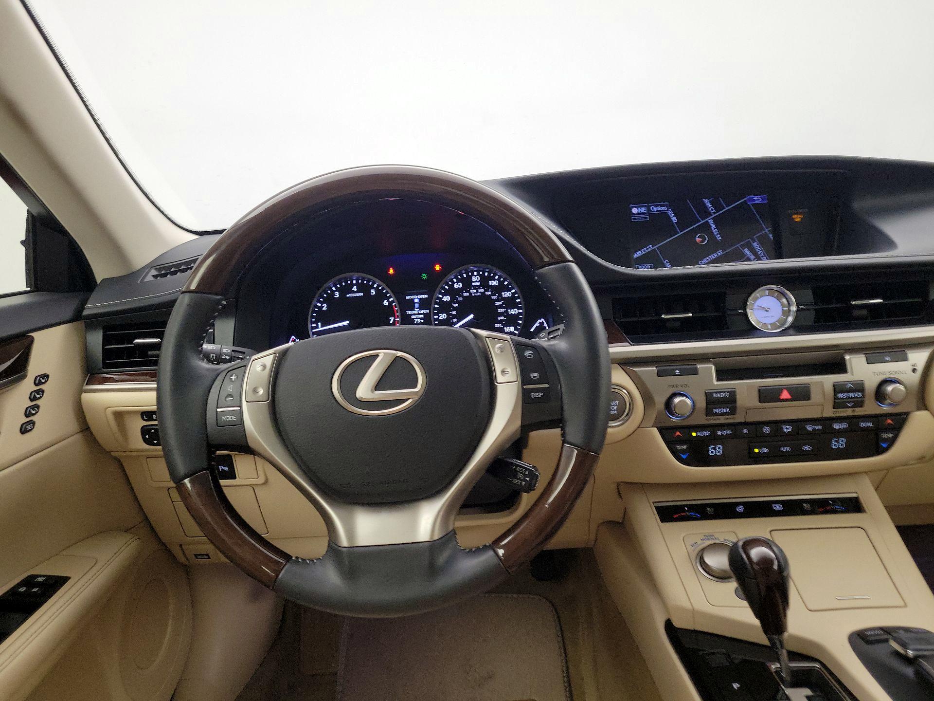 Thumbnail: 2015 Lexus ES - 10