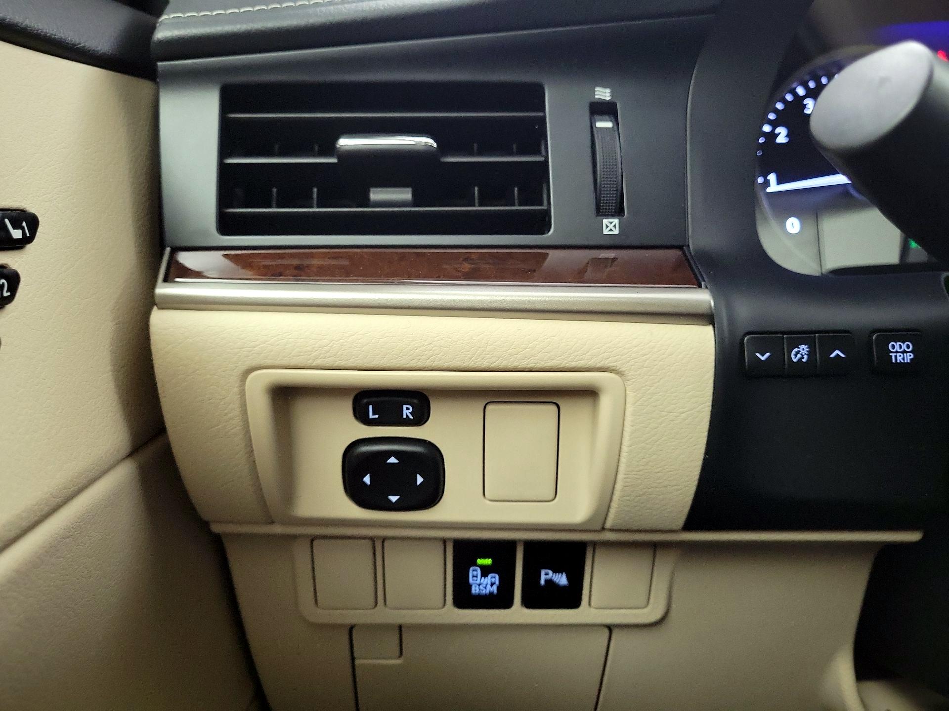 Thumbnail: 2015 Lexus ES - 13