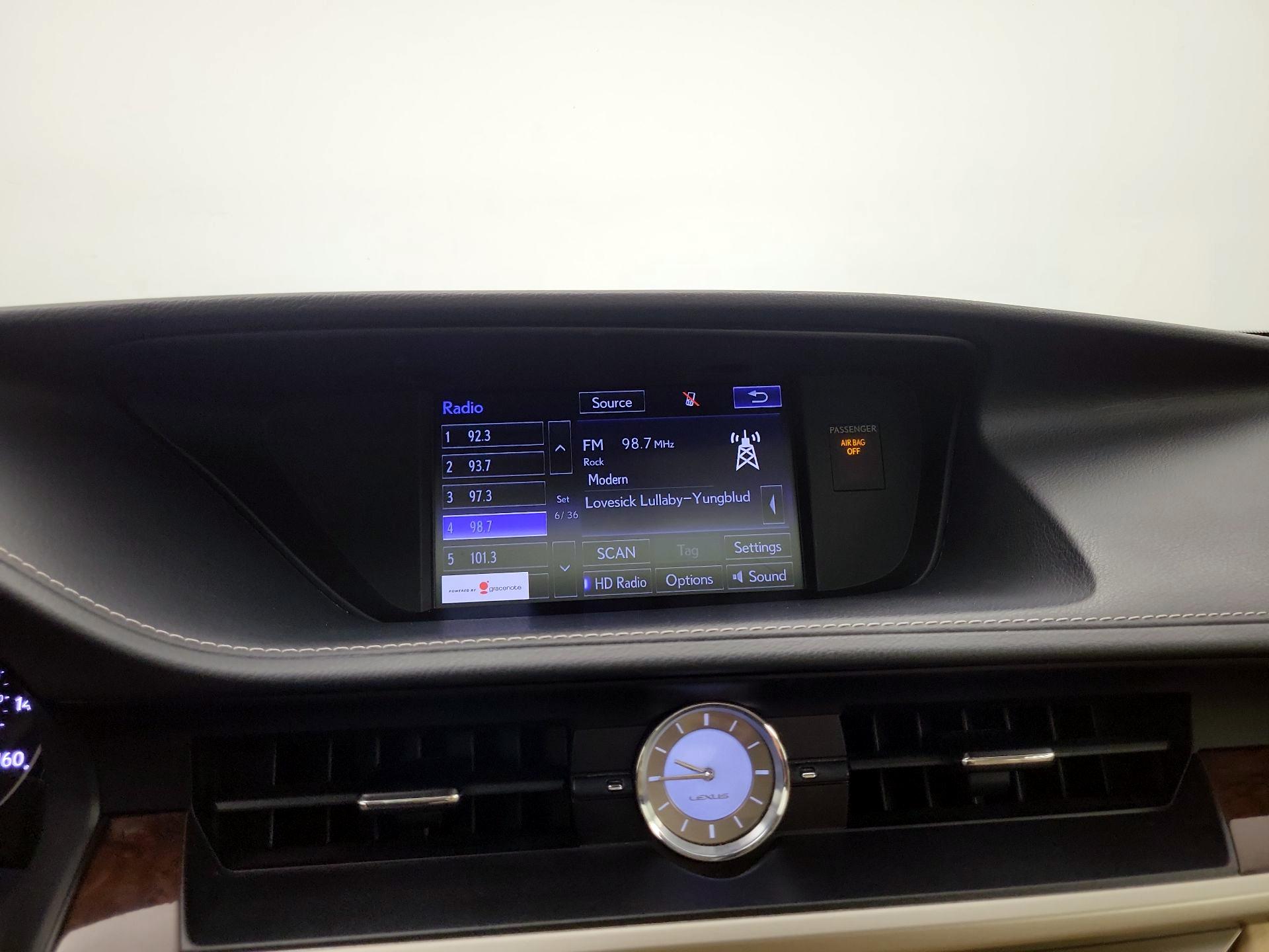 Thumbnail: 2015 Lexus ES - 16