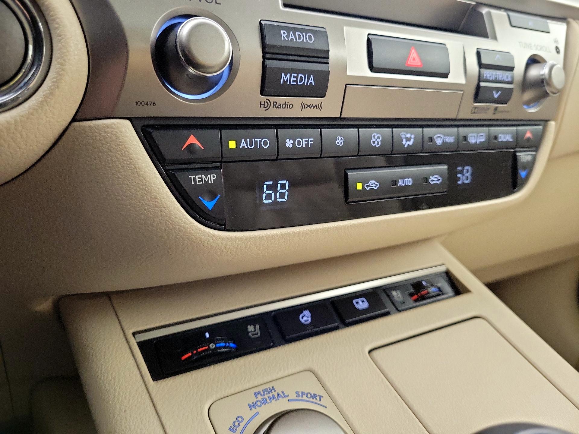 Thumbnail: 2015 Lexus ES - 17