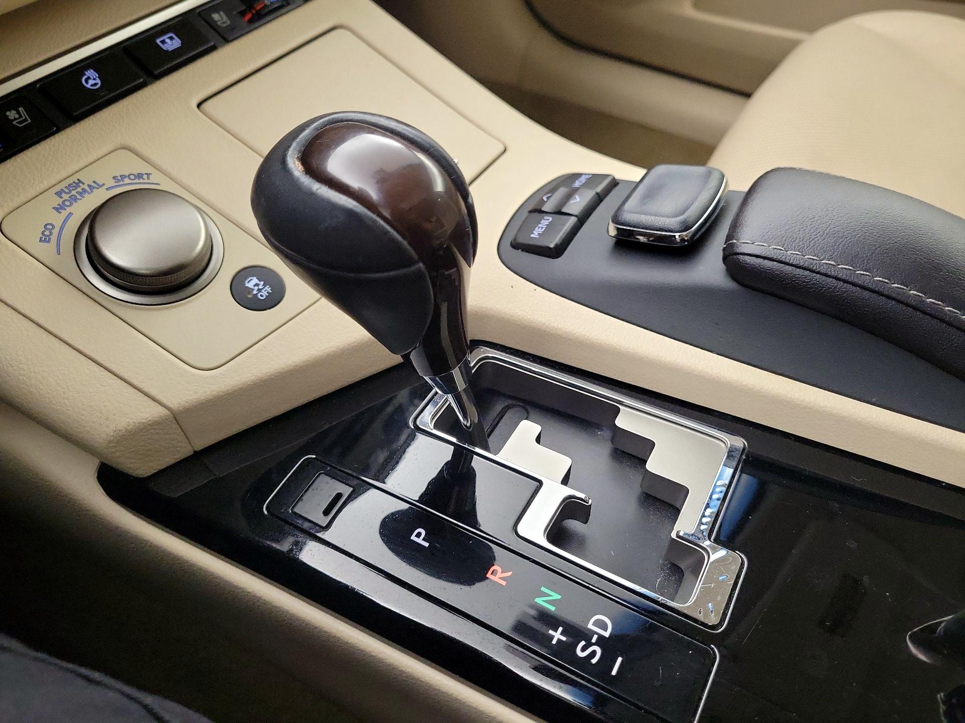Thumbnail: 2015 Lexus ES - 18