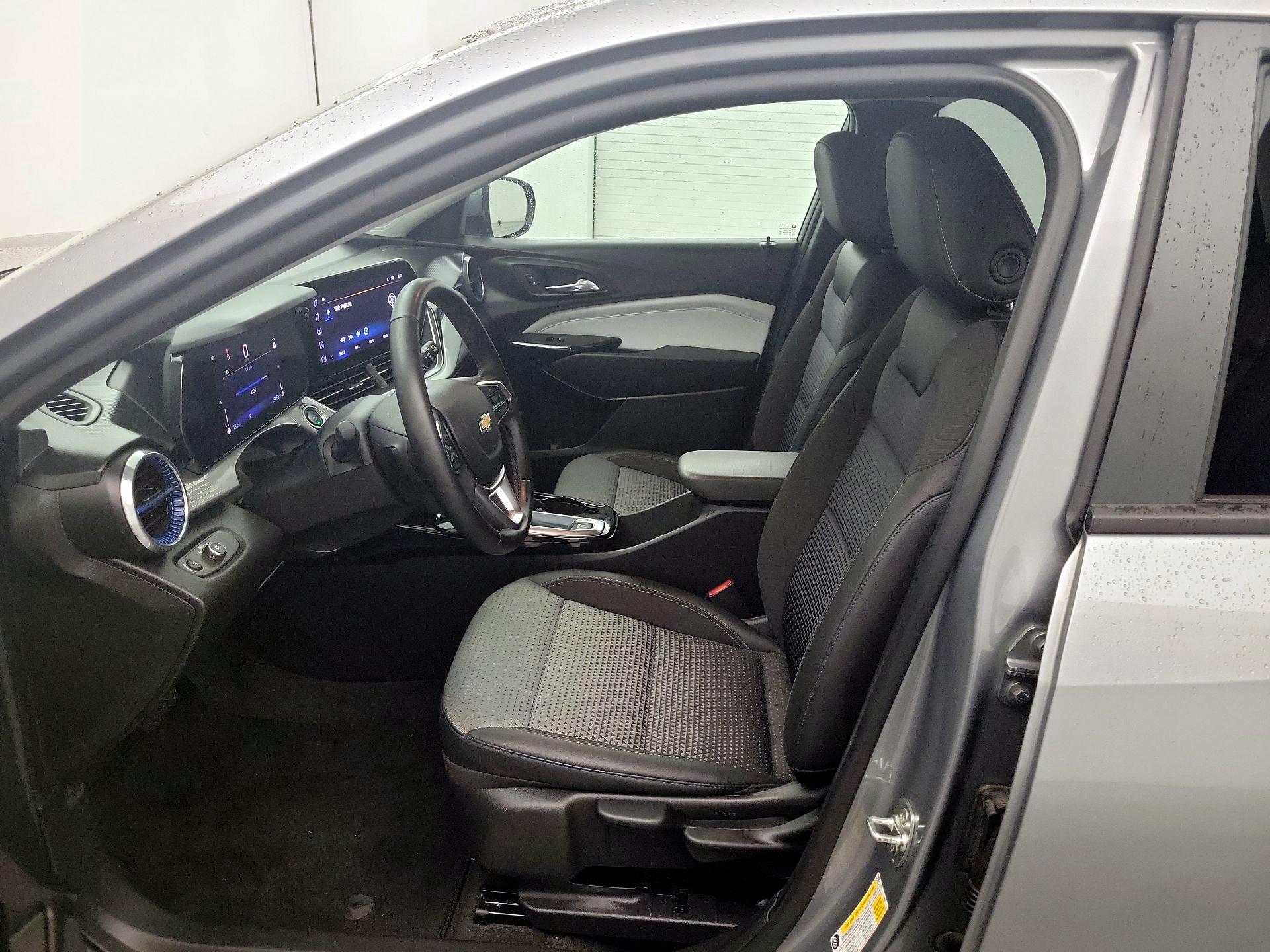 Thumbnail: 2024 Chevrolet Trax - 11