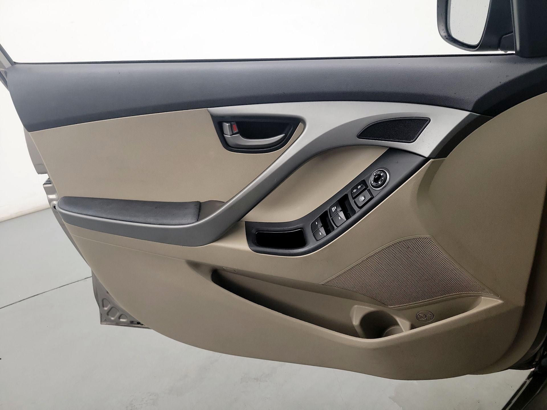 Thumbnail: 2016 Hyundai Elantra - 12