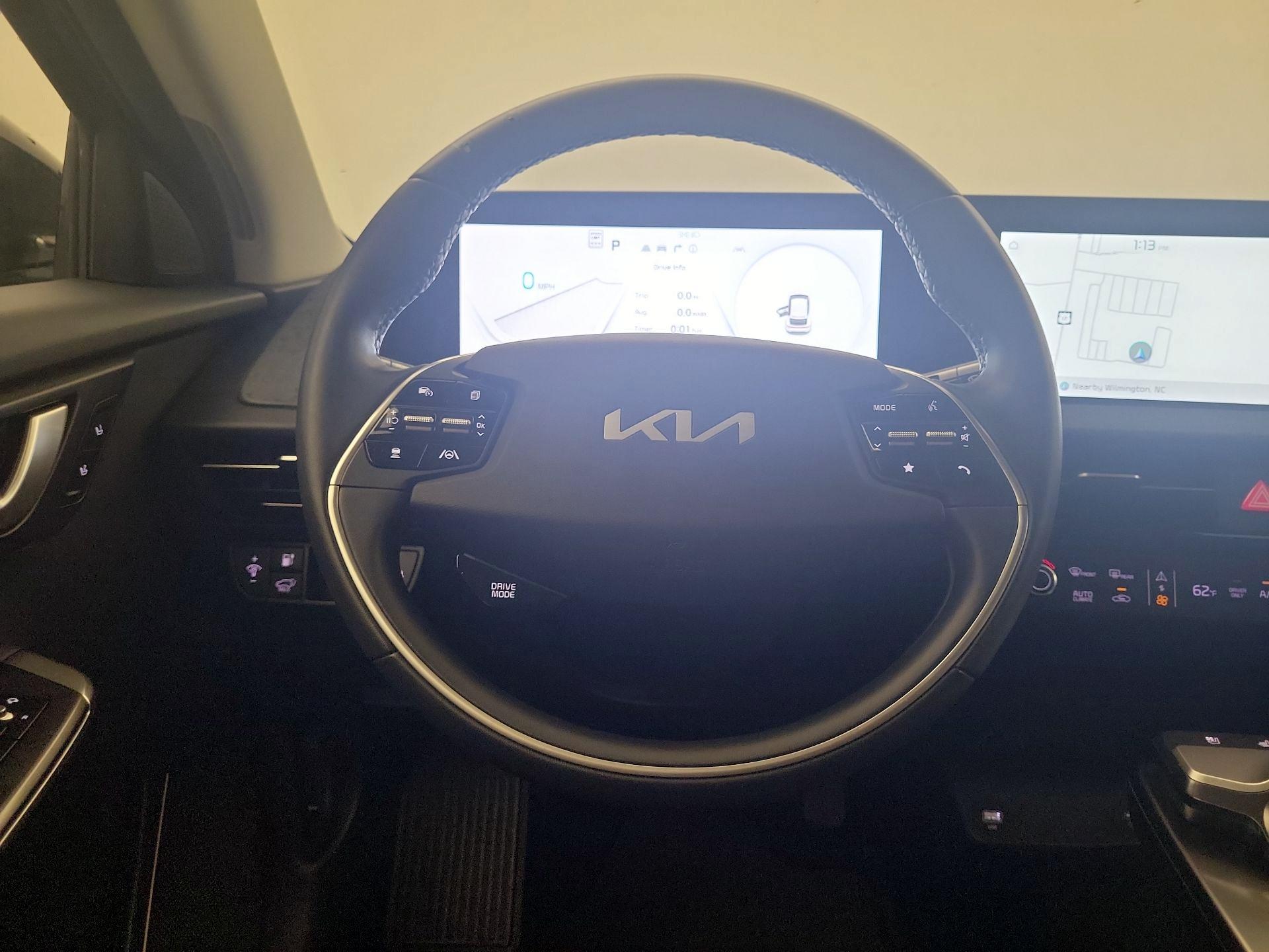Thumbnail: 2022 Kia EV6 - 10