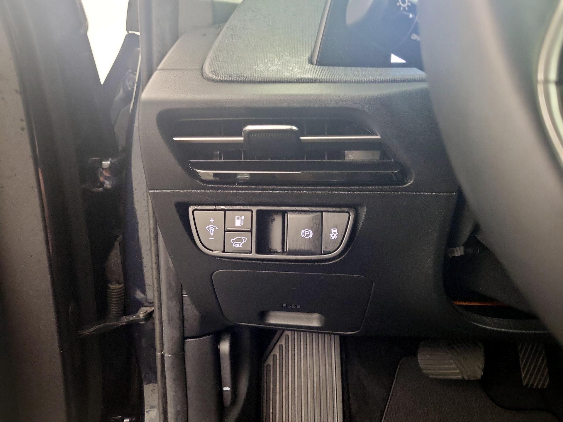 Thumbnail: 2022 Kia EV6 - 13