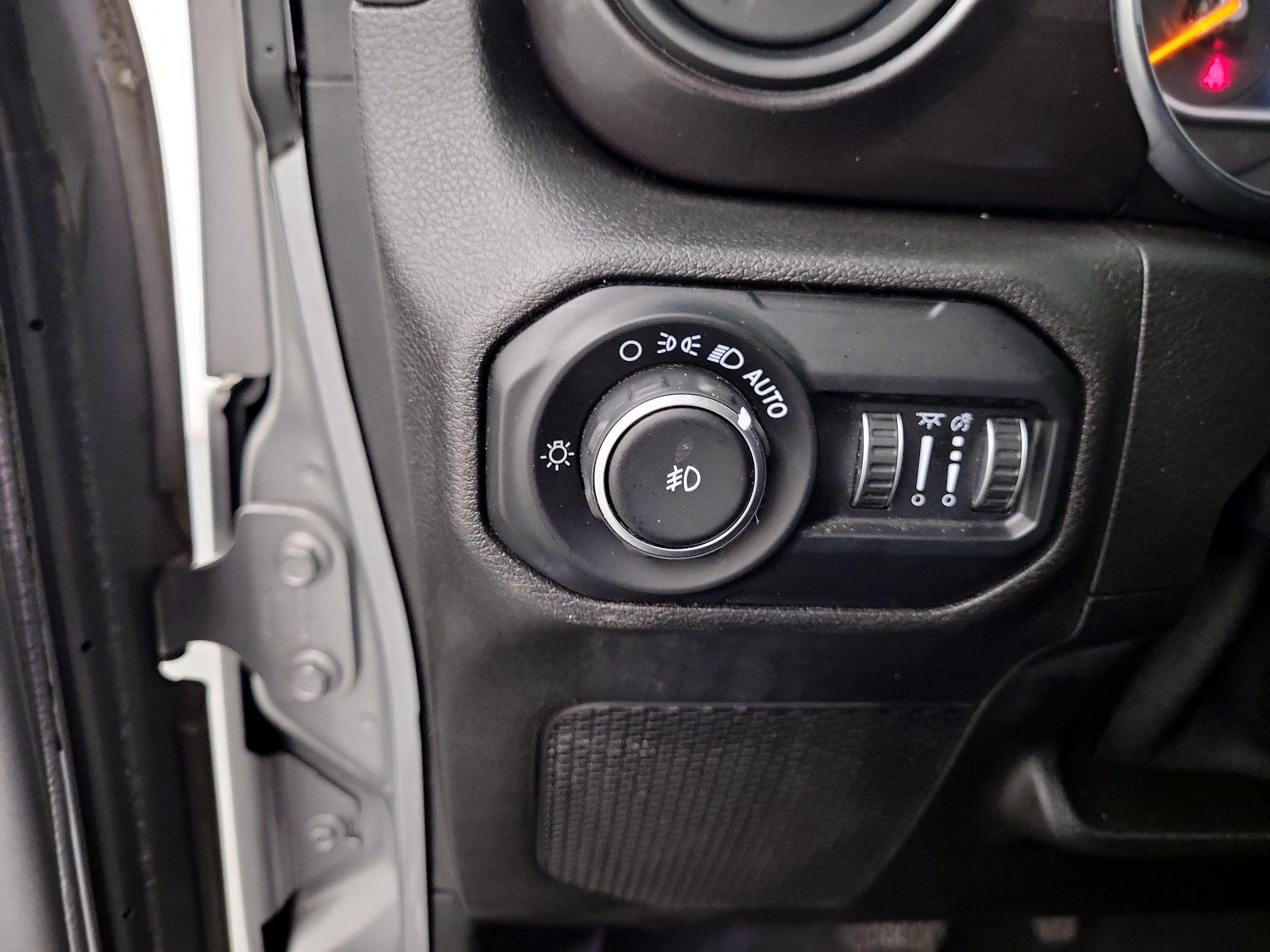 Thumbnail: 2019 Jeep Wrangler - 13