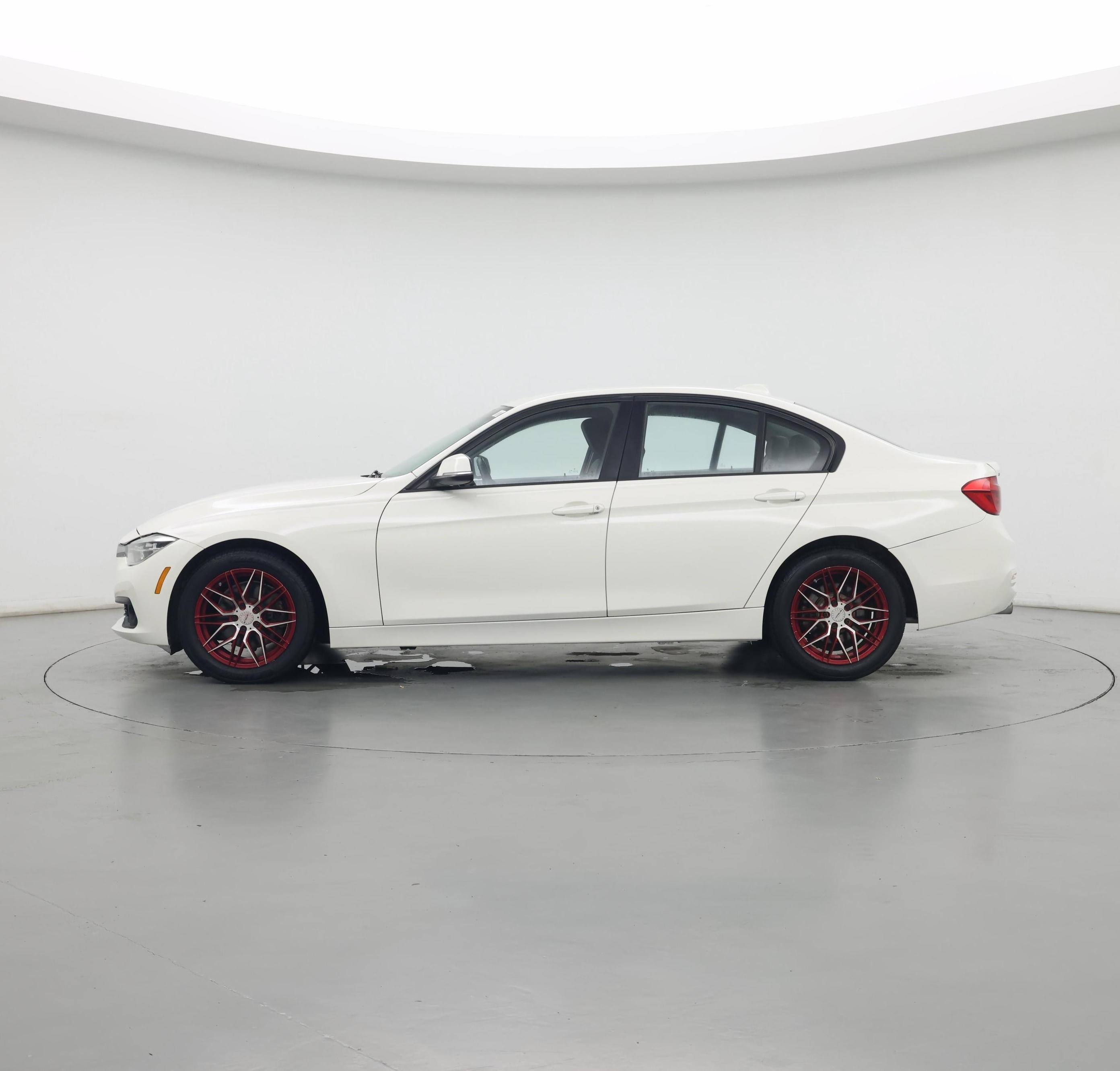 Thumbnail: 2018 BMW 3 Series - 3