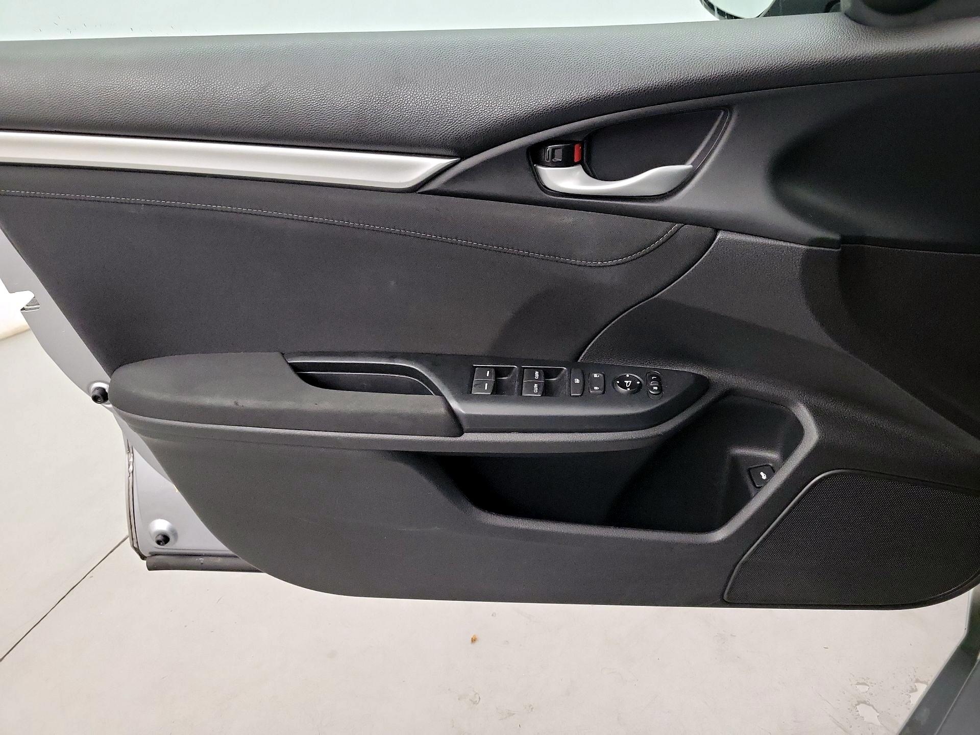 Thumbnail: 2016 Honda Civic - 10