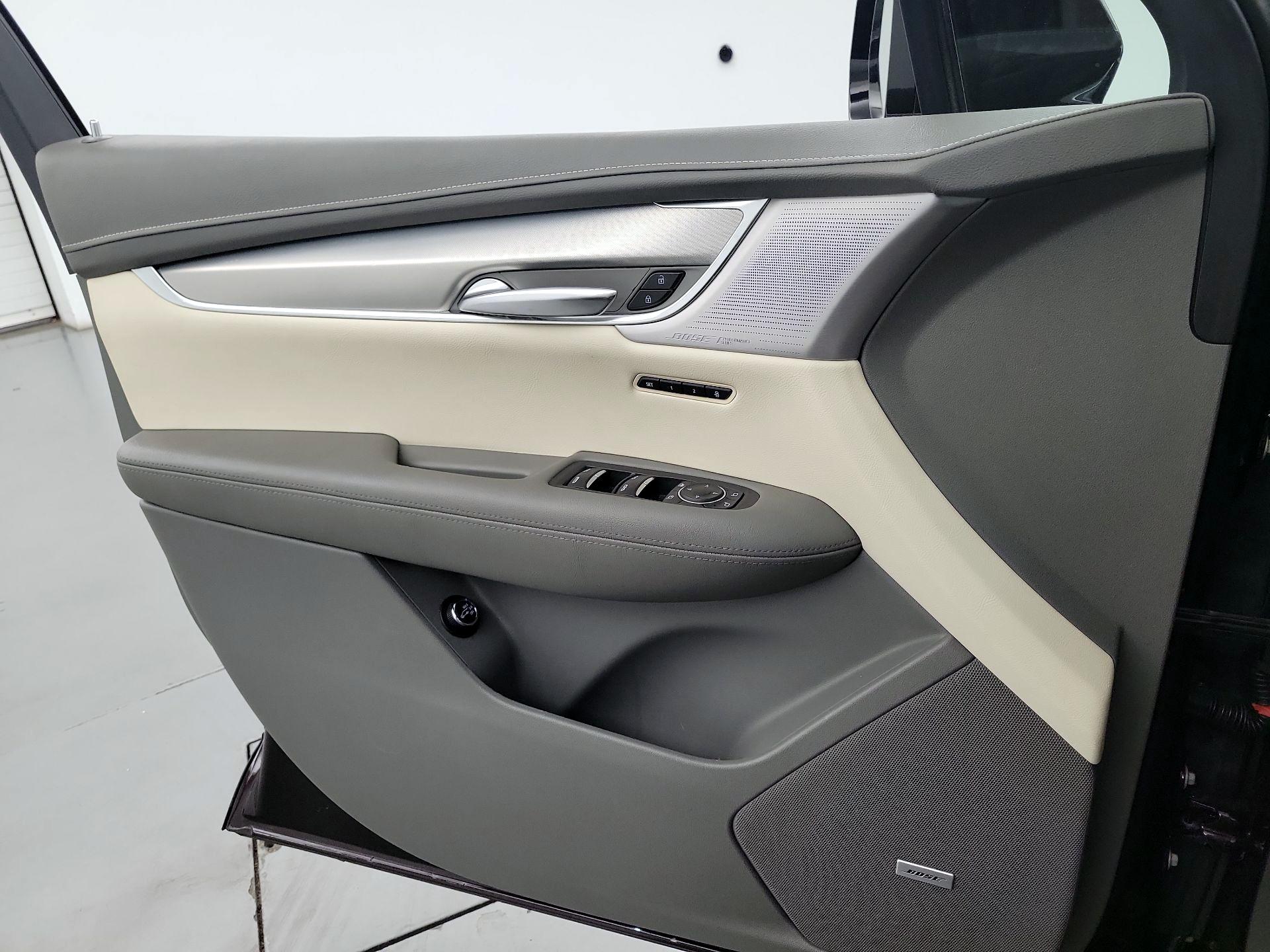 Thumbnail: 2021 Cadillac XT6 - 12