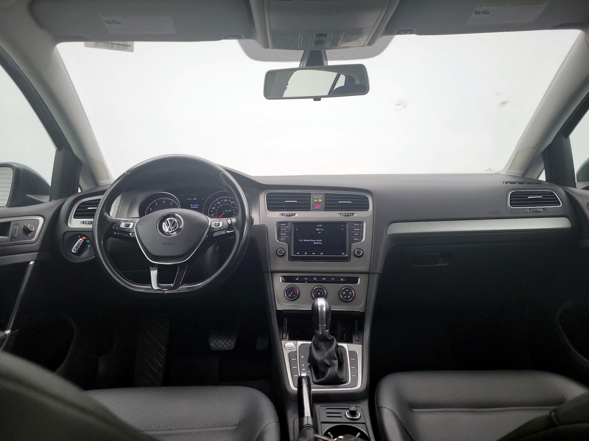 Thumbnail: 2017 Volkswagen Golf - 9