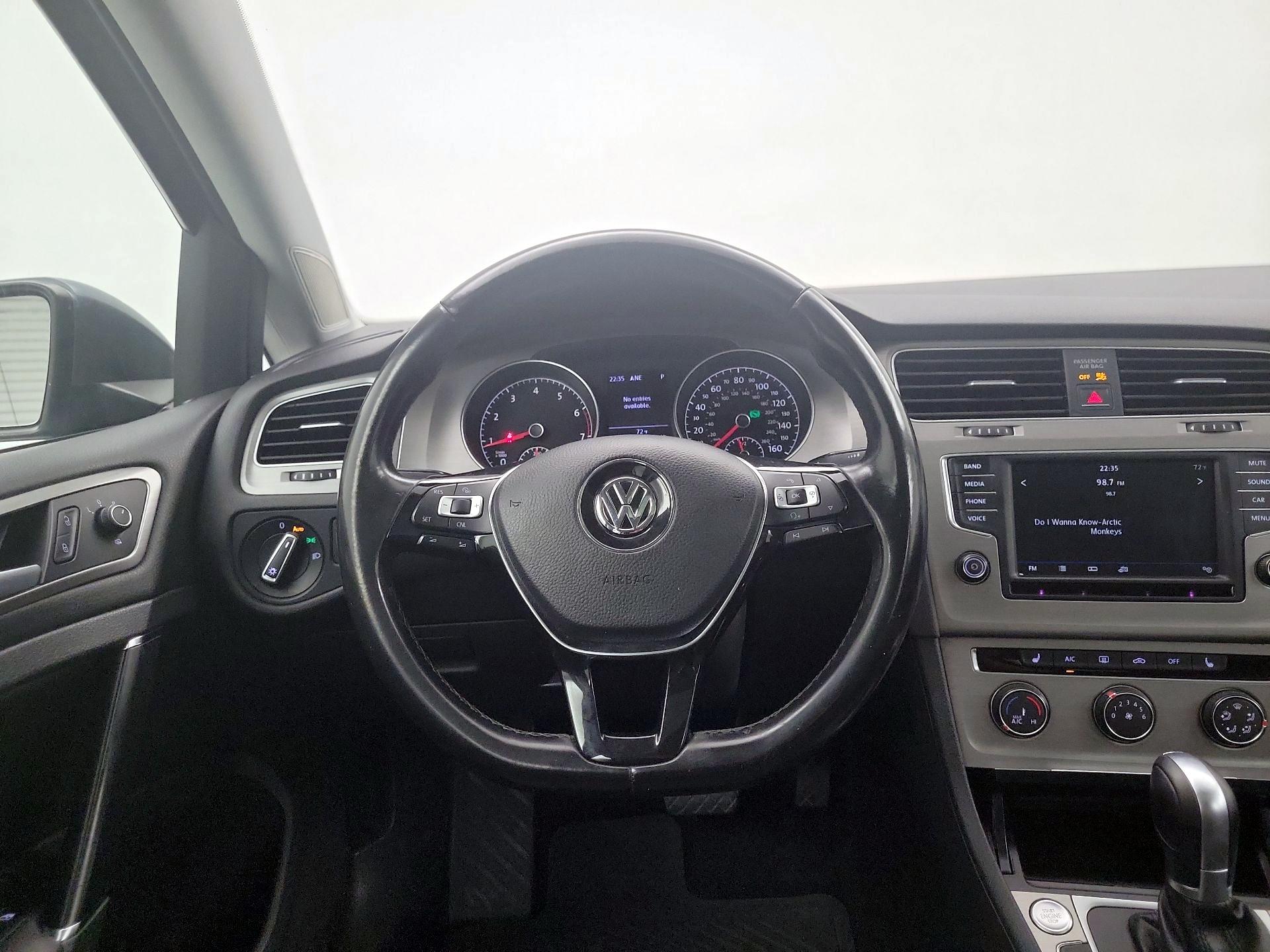 Thumbnail: 2017 Volkswagen Golf - 10