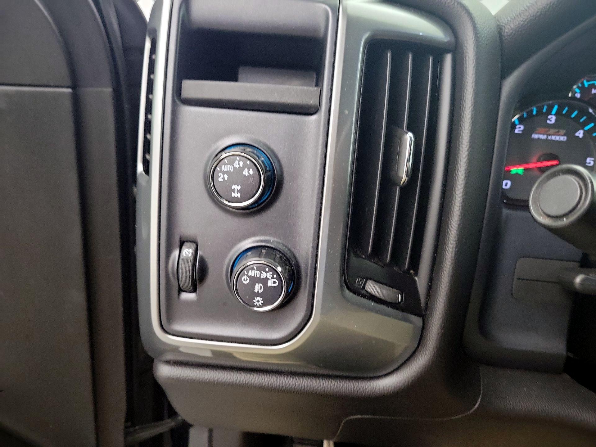 Thumbnail: 2016 Chevrolet Silverado 1500 - 13