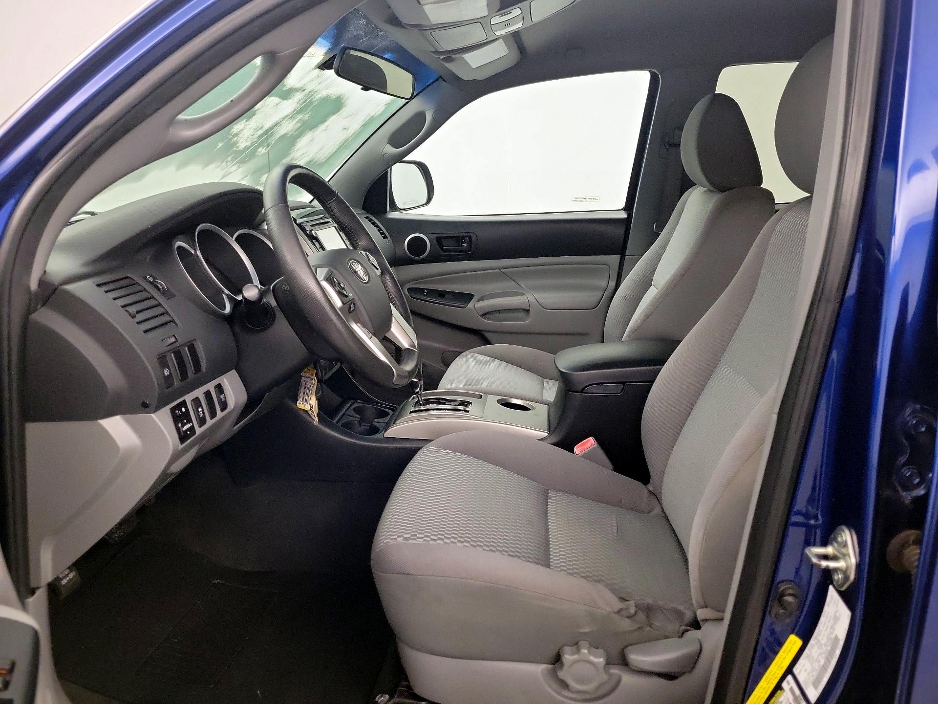 Thumbnail: 2015 Toyota Tacoma - 11