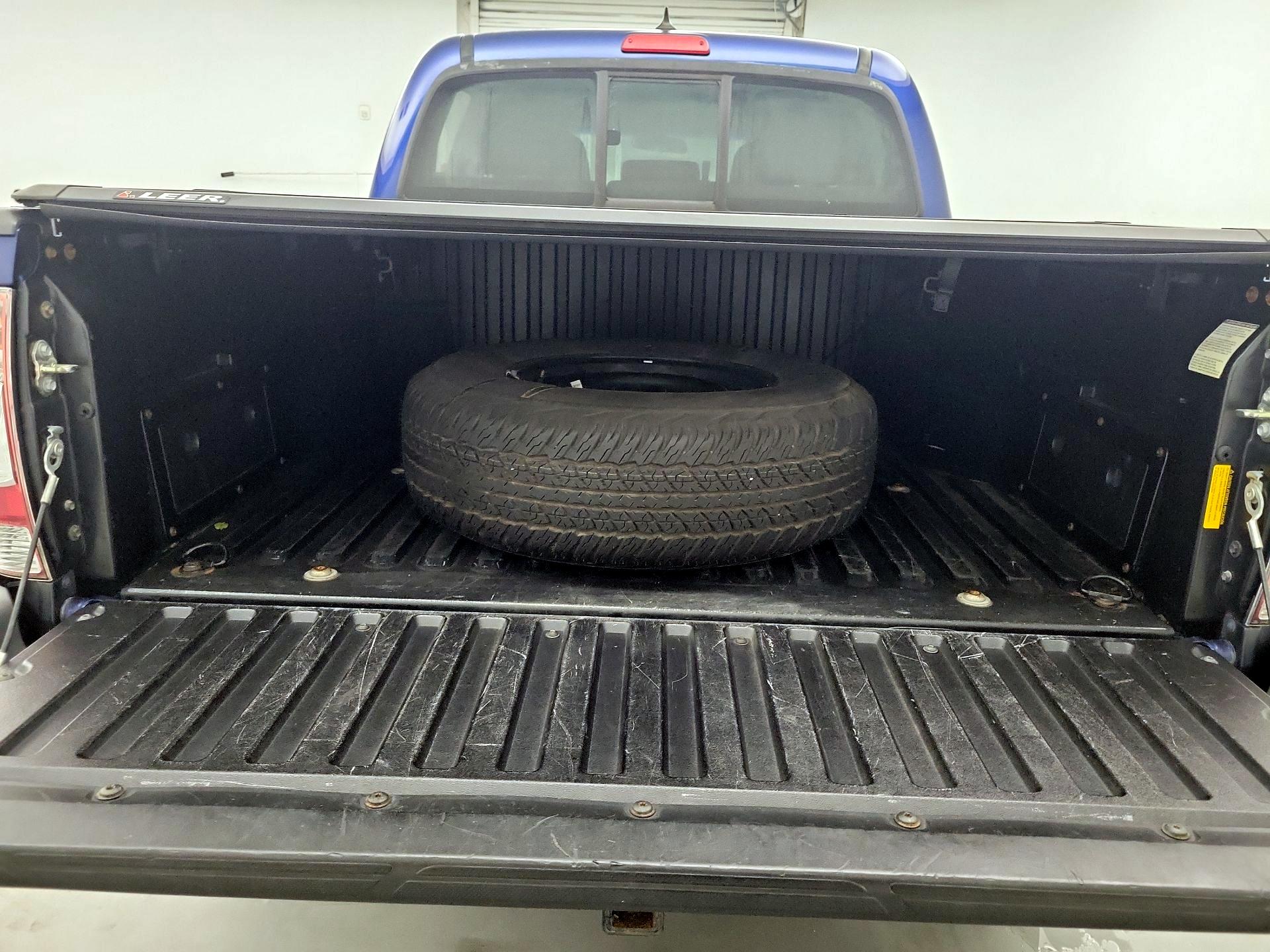 Thumbnail: 2015 Toyota Tacoma - 20