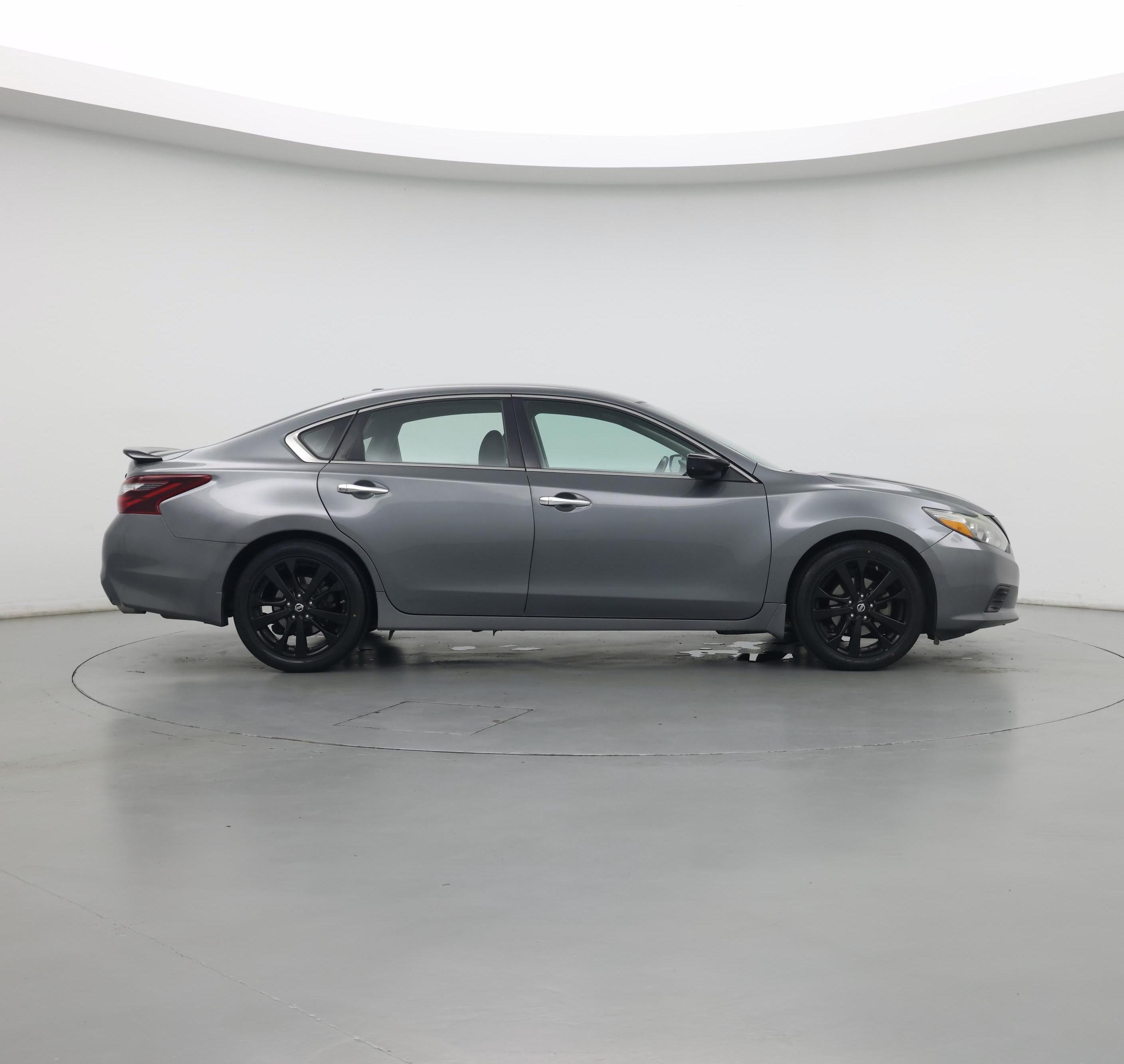 Thumbnail: 2018 Nissan Altima - 7