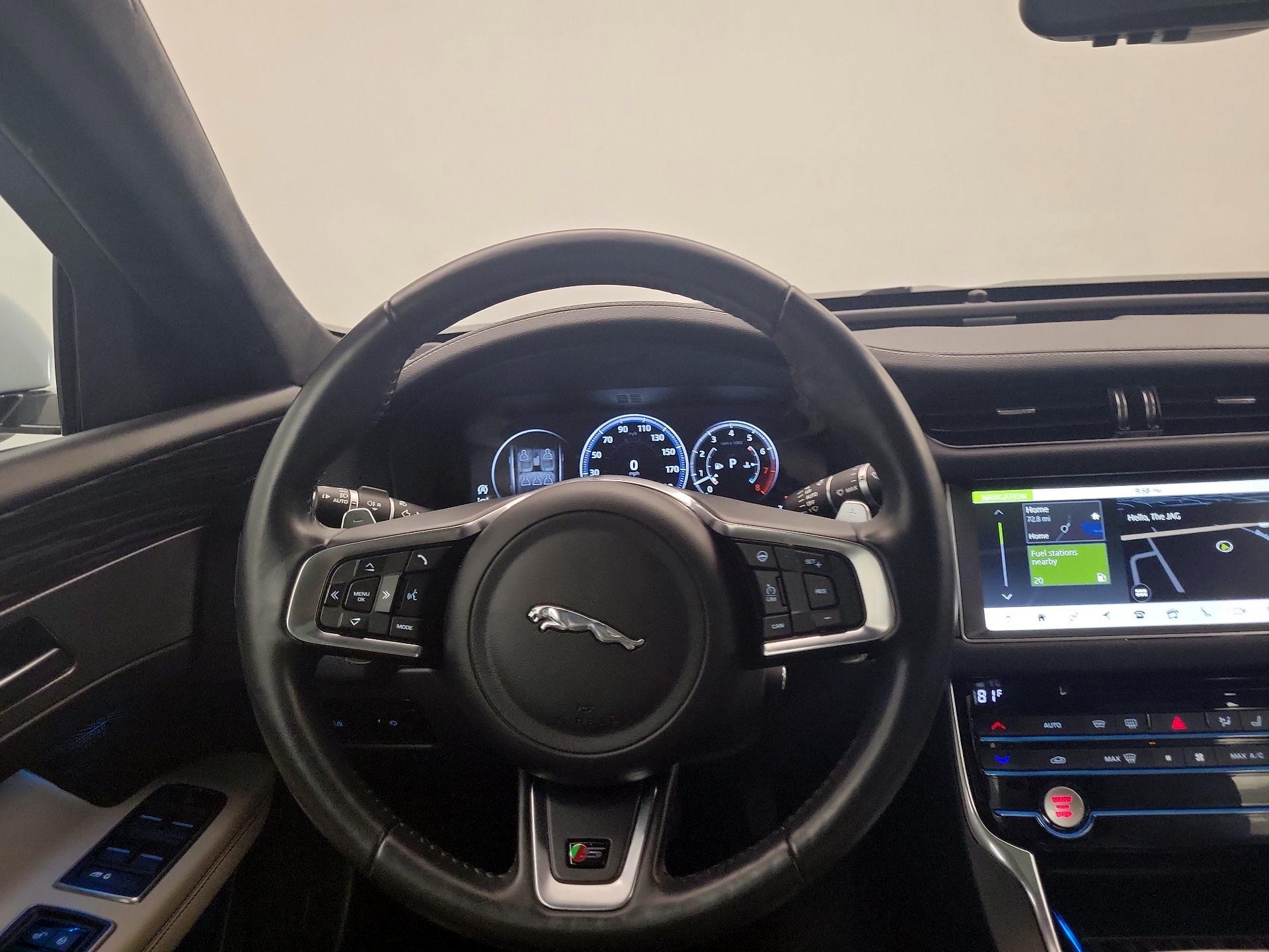 Thumbnail: 2018 Jaguar XF - 10