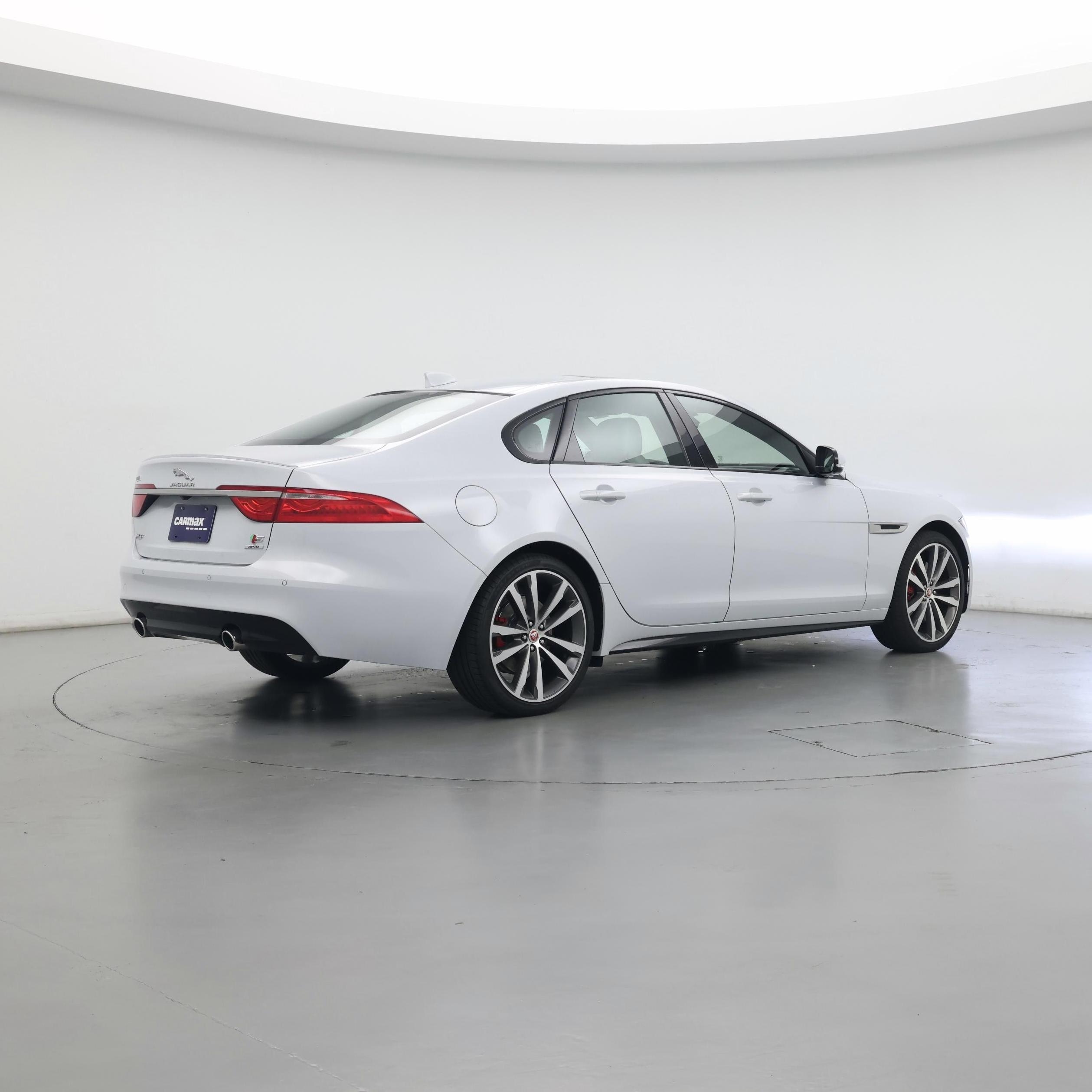 Thumbnail: 2018 Jaguar XF - 3