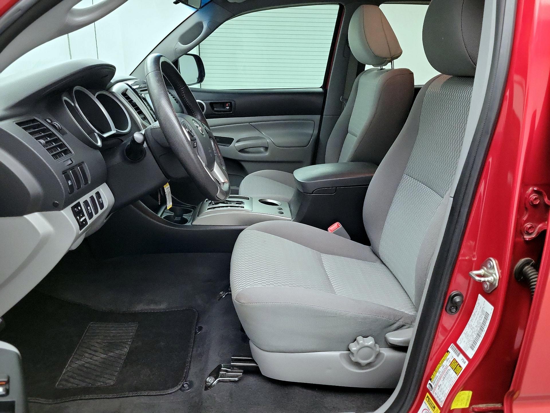 Thumbnail: 2015 Toyota Tacoma - 11