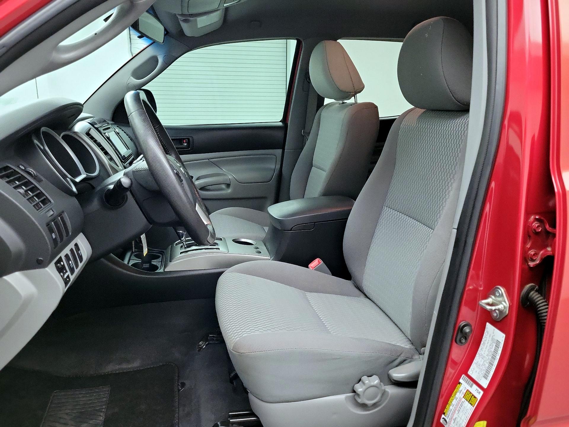 Thumbnail: 2015 Toyota Tacoma - 12