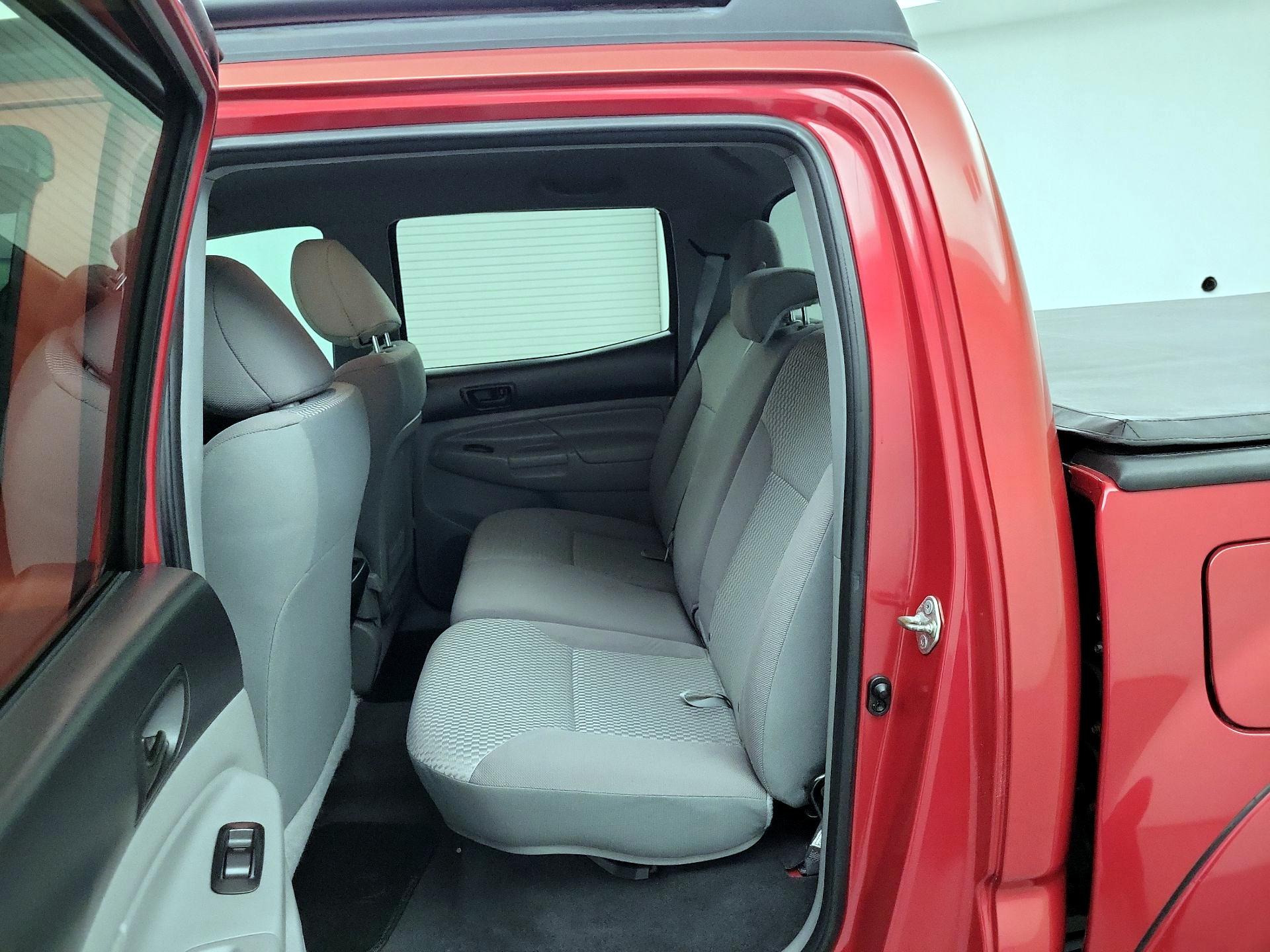 Thumbnail: 2015 Toyota Tacoma - 19