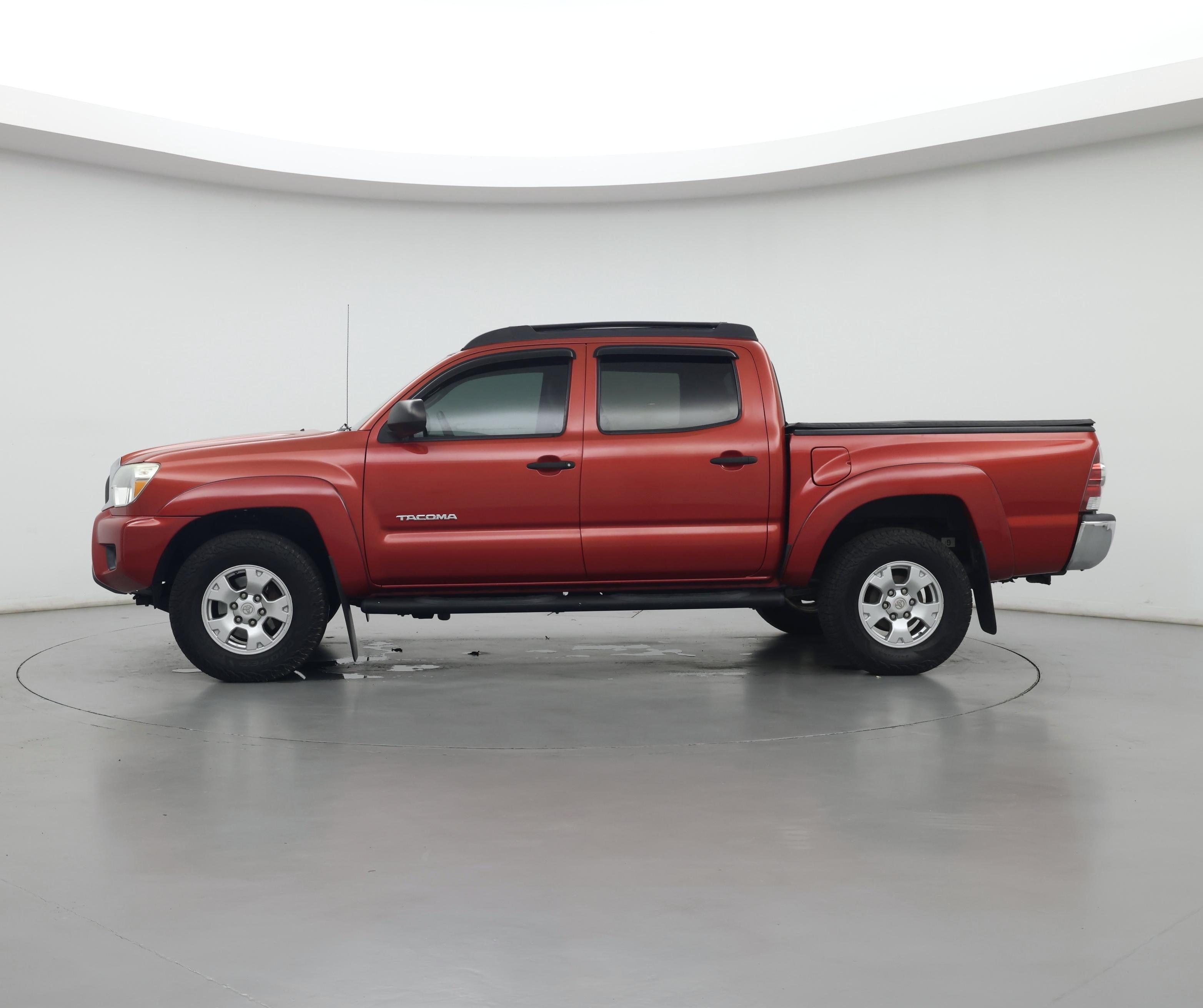 Thumbnail: 2015 Toyota Tacoma - 3