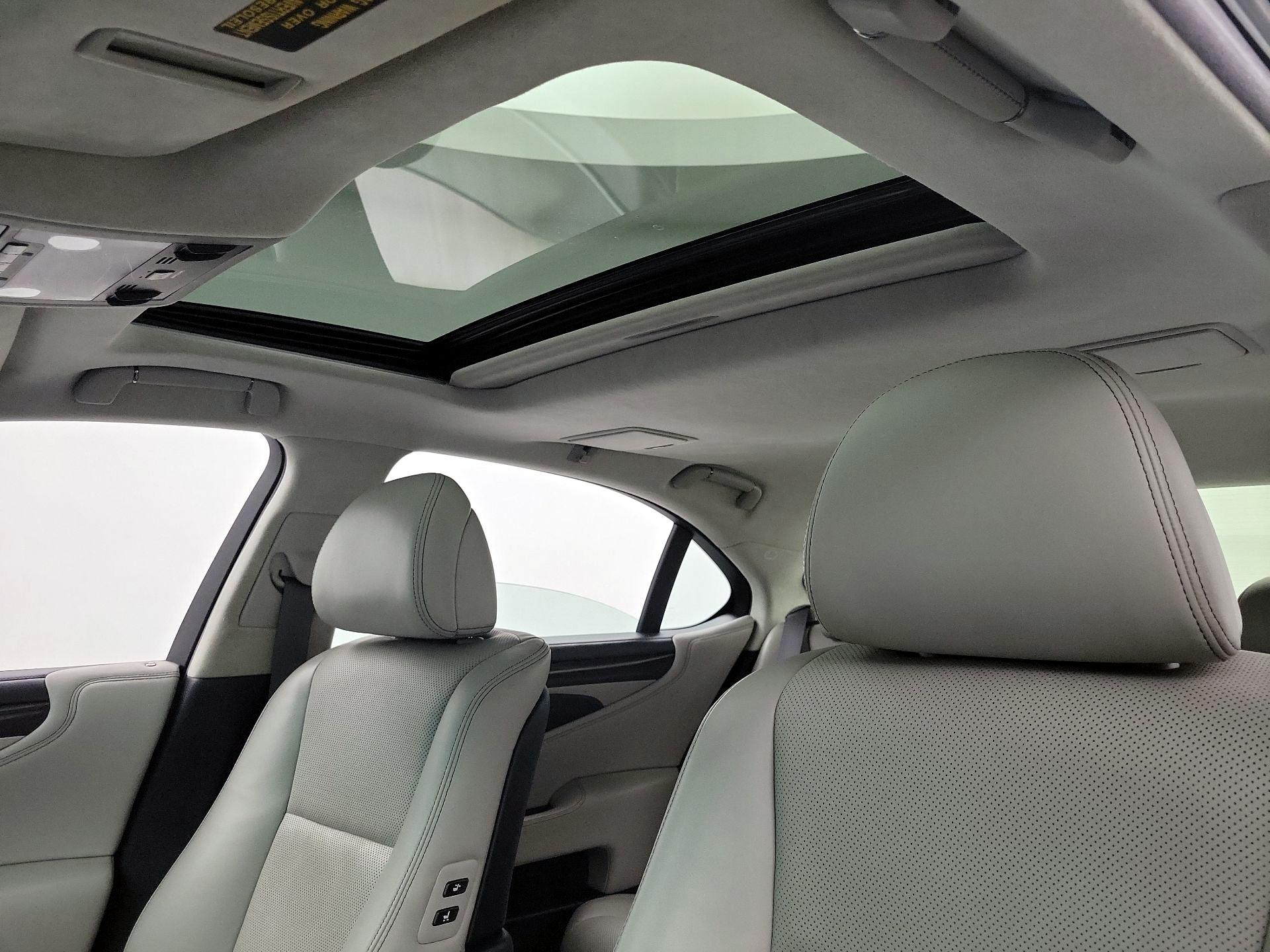 Thumbnail: 2016 Lexus LS - 20