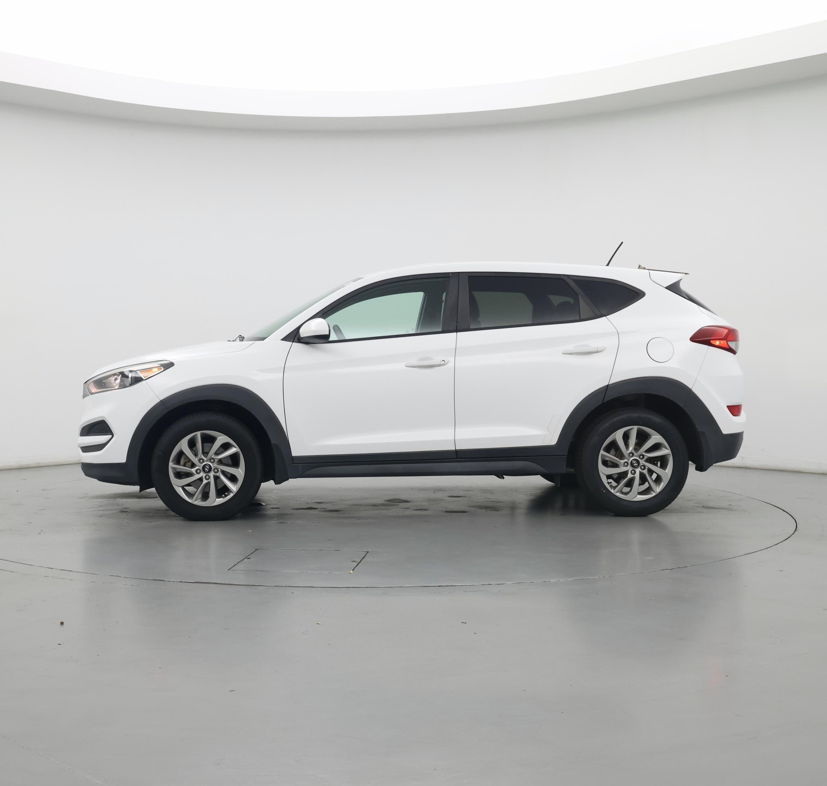 Thumbnail: 2017 Hyundai Tucson - 3
