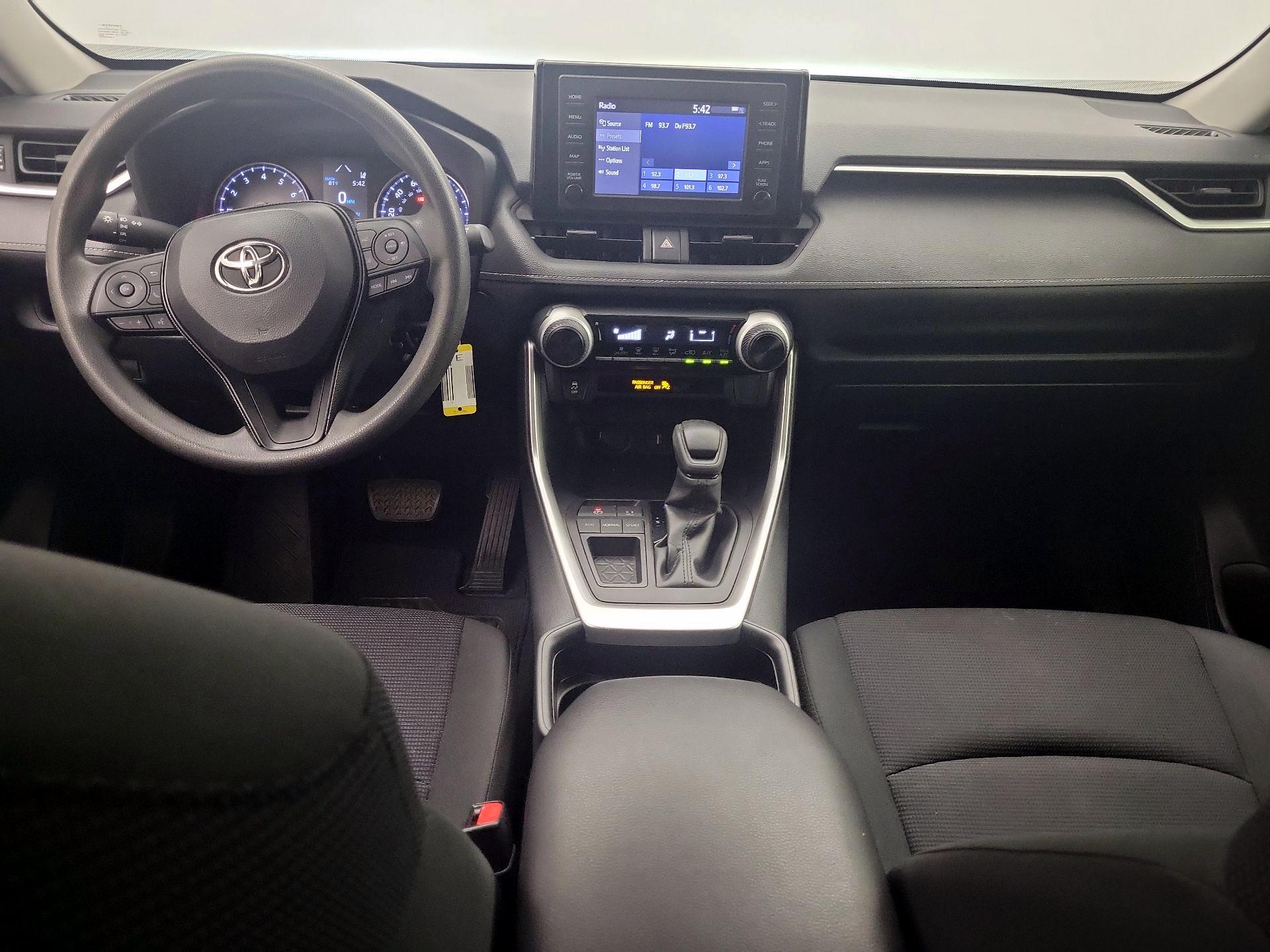Thumbnail: 2019 Toyota RAV4 - 9