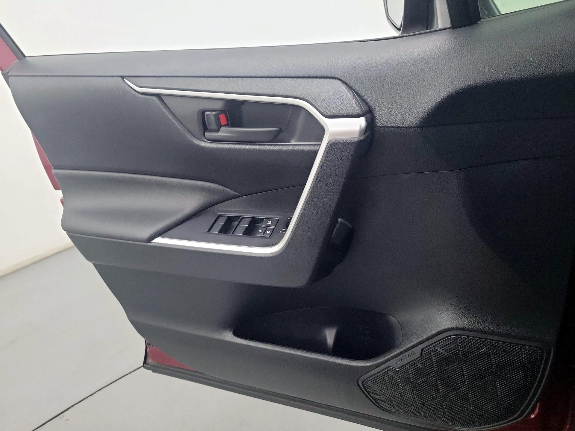 Thumbnail: 2019 Toyota RAV4 - 12