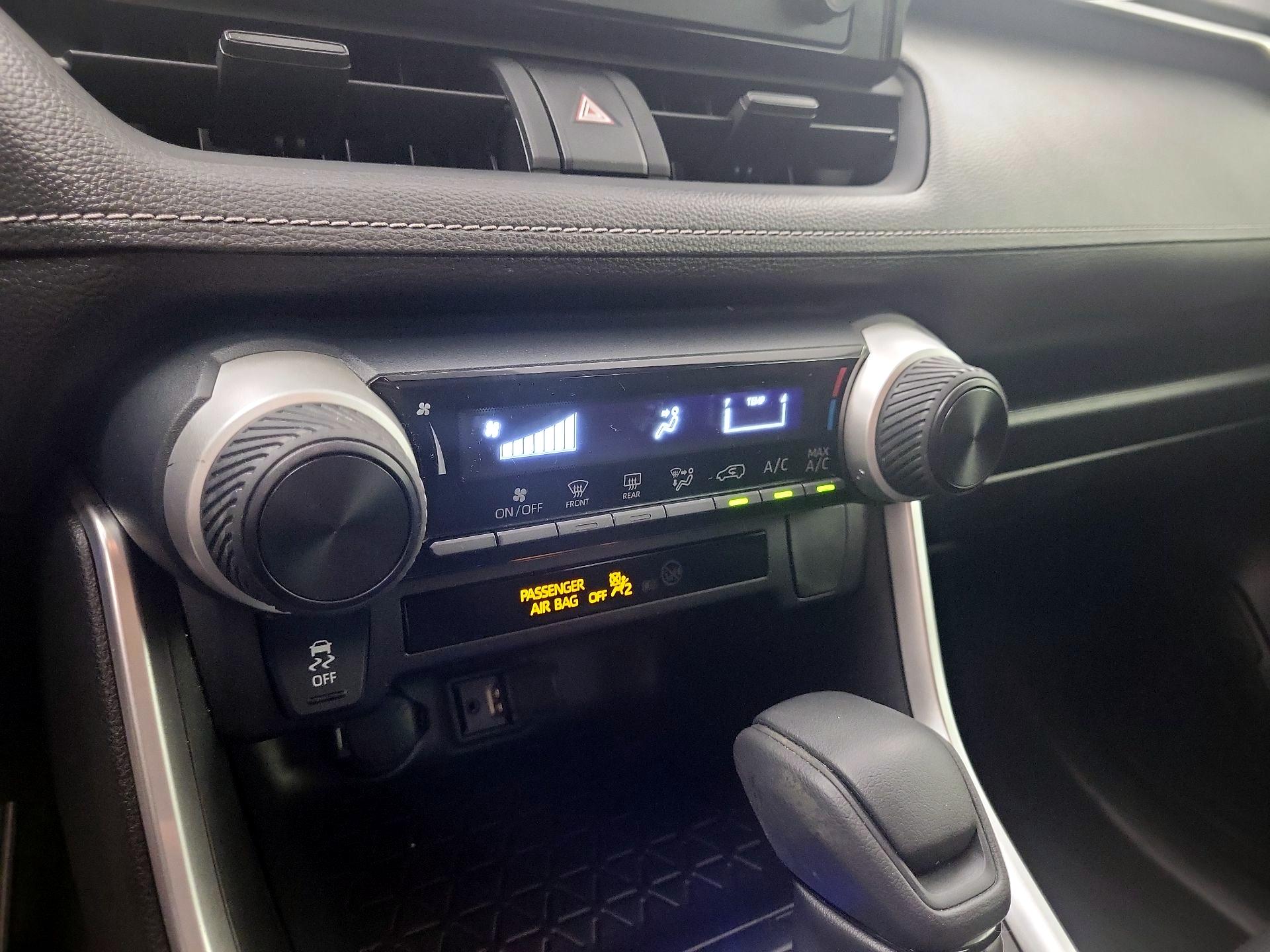 Thumbnail: 2019 Toyota RAV4 - 16